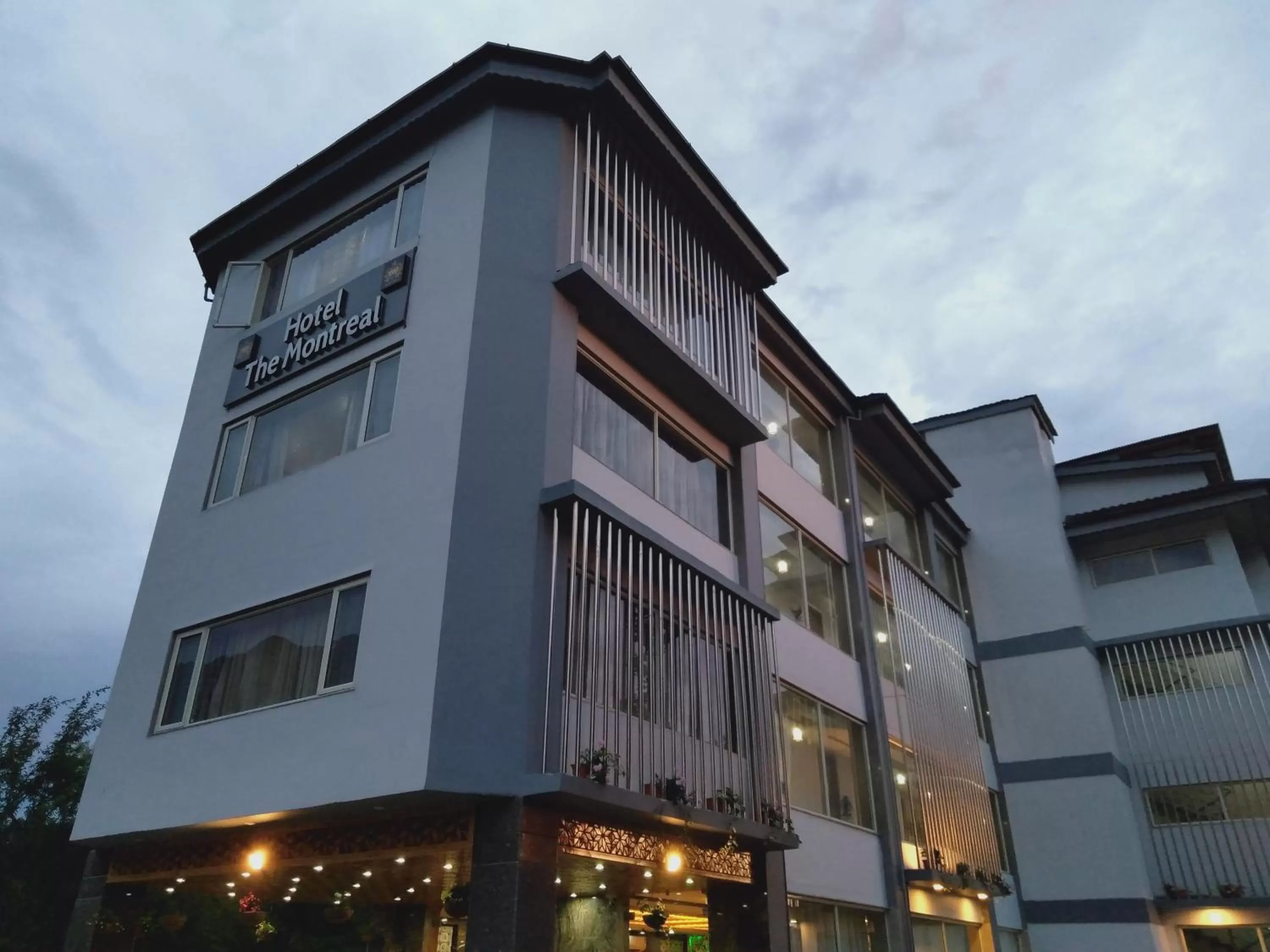 Property Building in Hotel The Montreal