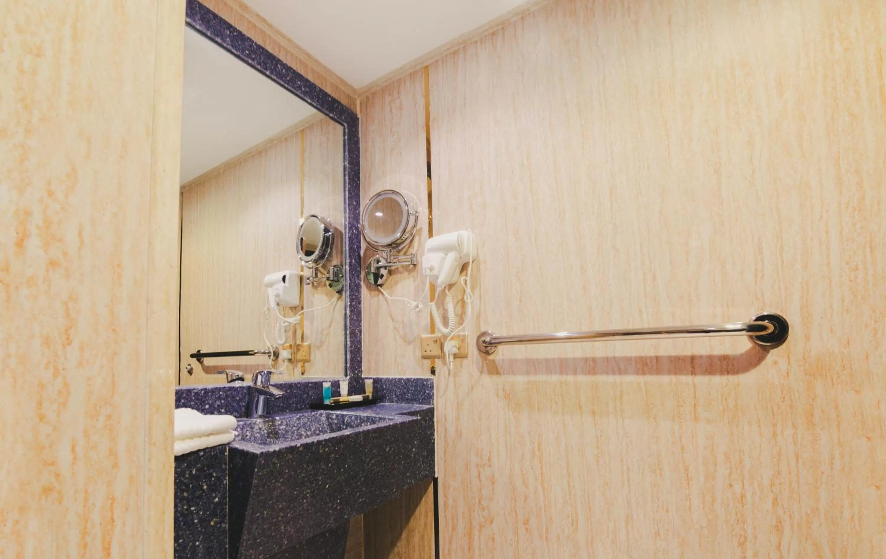 Bathroom in Golden Ship Hotel