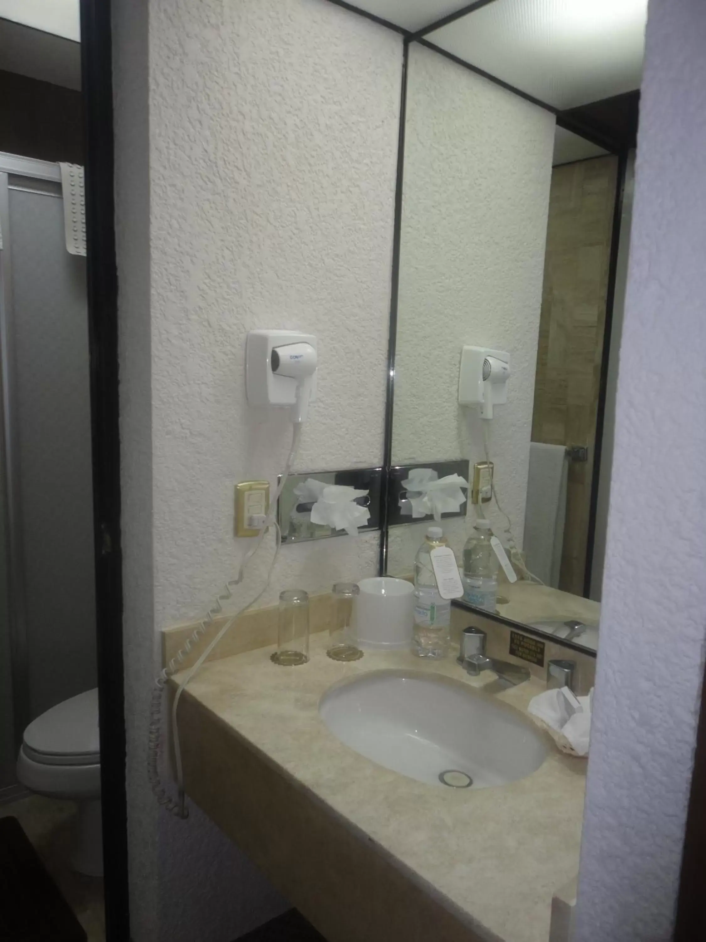 Bathroom in Best Western Posada Del Rio