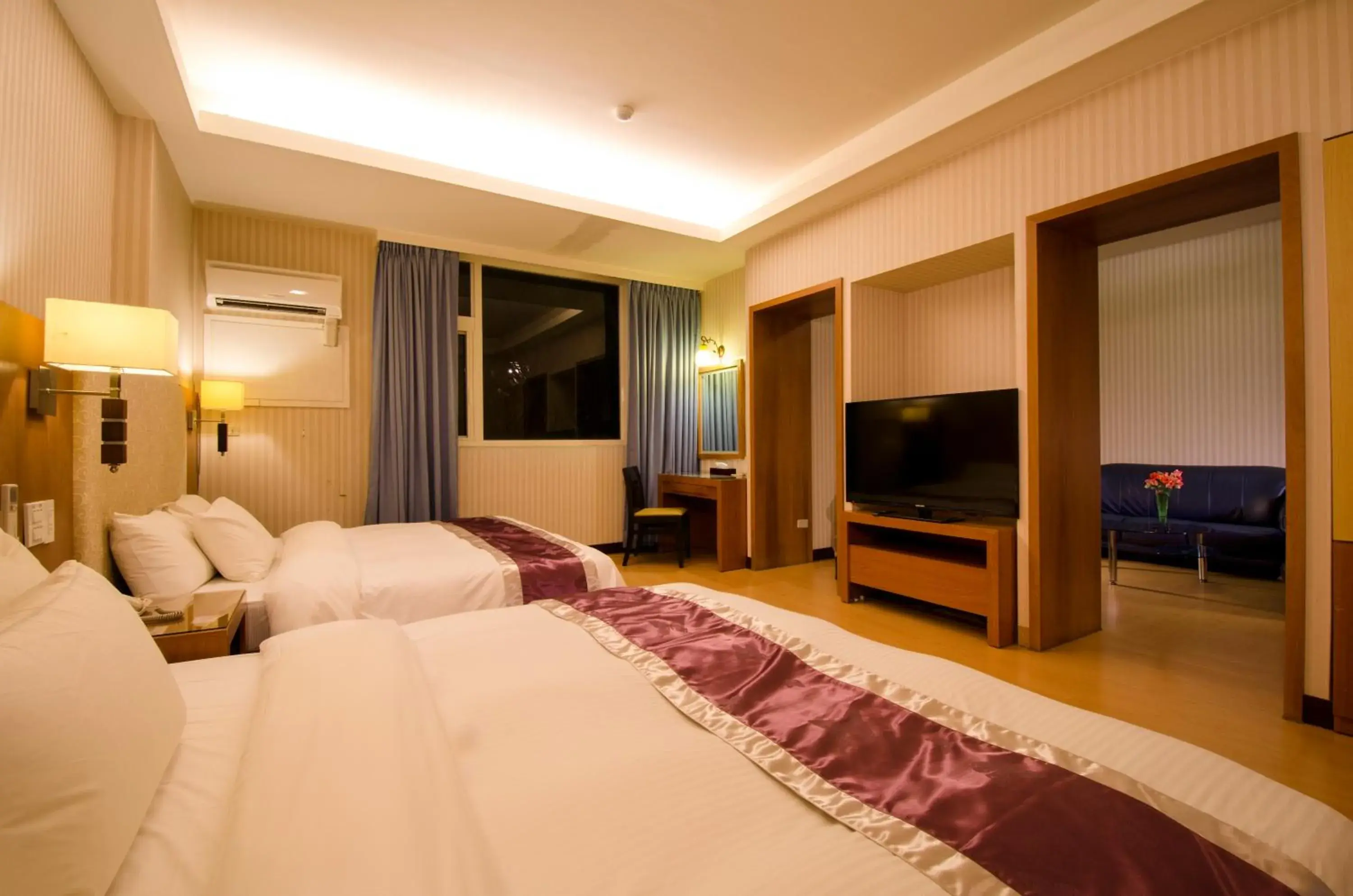 Photo of the whole room, TV/Entertainment Center in wogo hotel