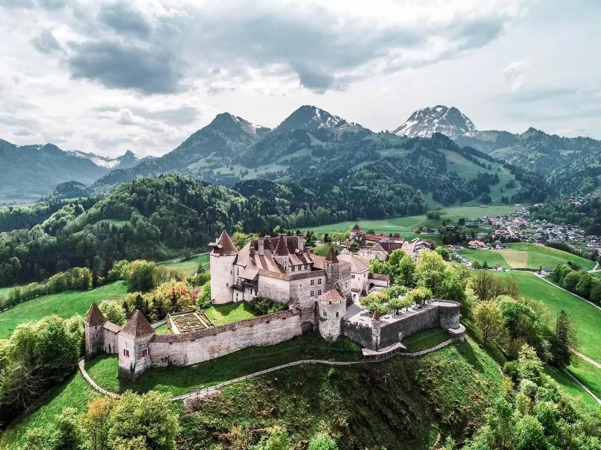 Natural landscape, Bird's-eye View in Hotel des Alpes Bulle center