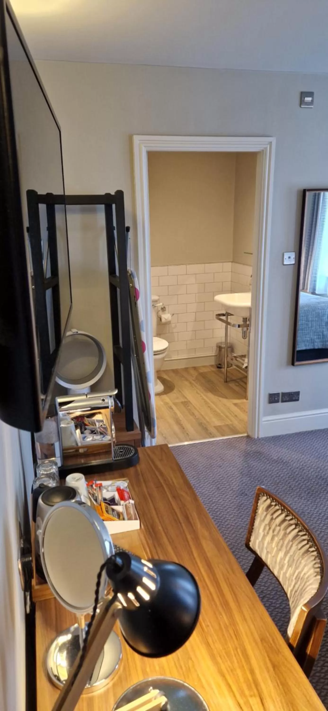 TV and multimedia in The Cross-Keys Hotel