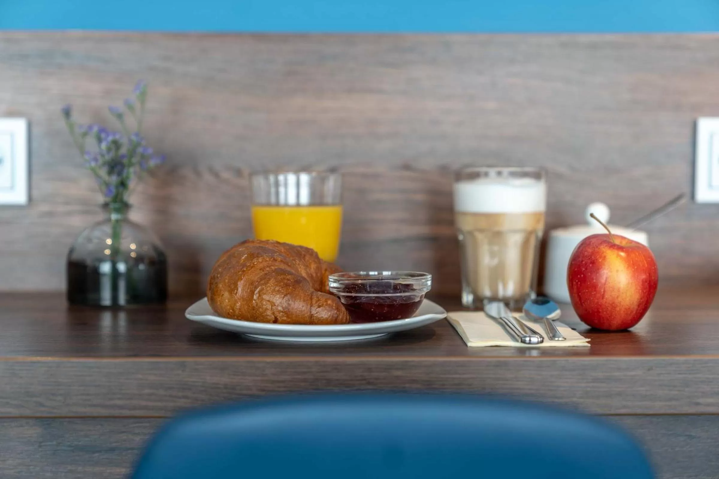 Breakfast in Westend Hotel (non-smoking)