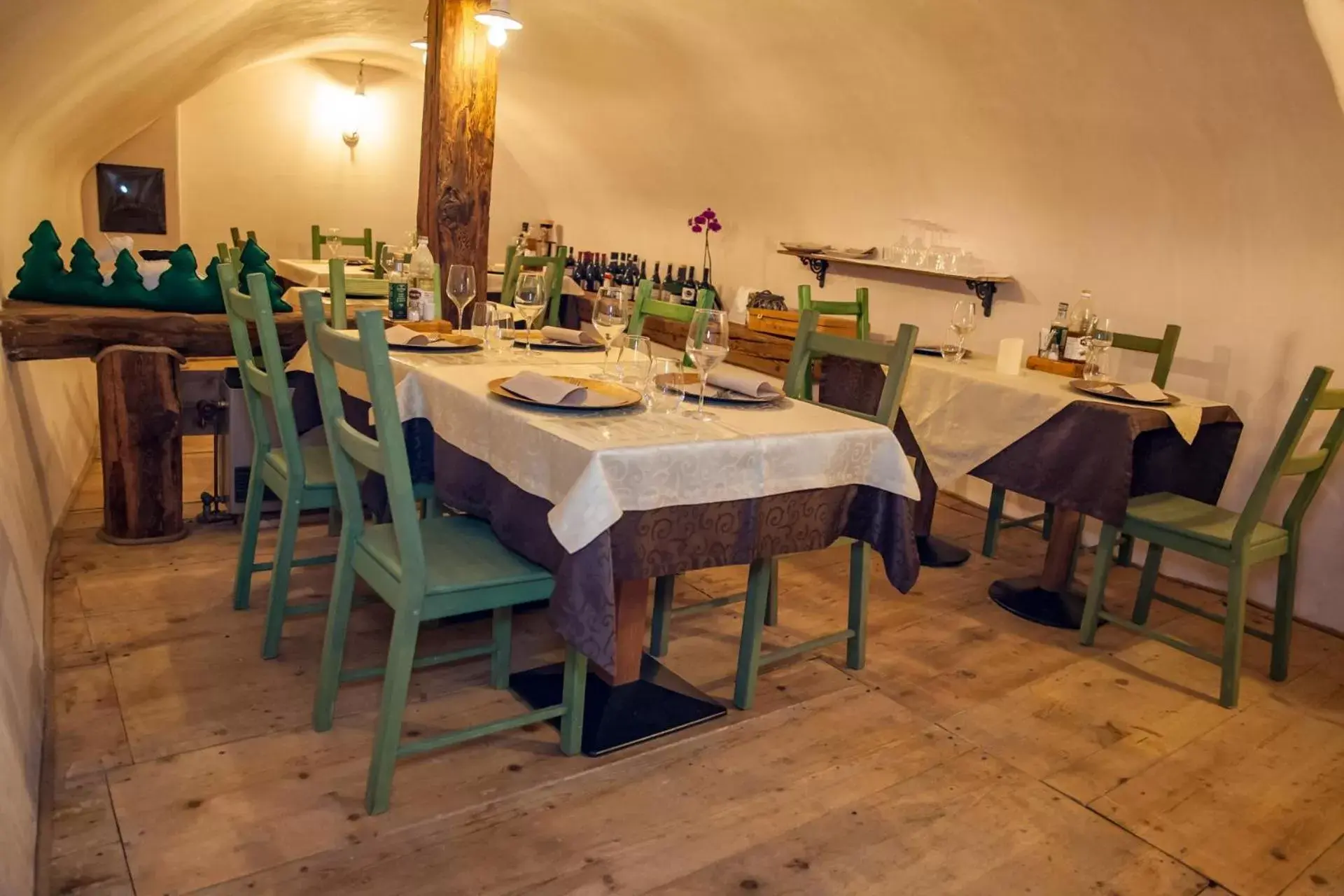 Restaurant/Places to Eat in Hotel Garni Le Corti