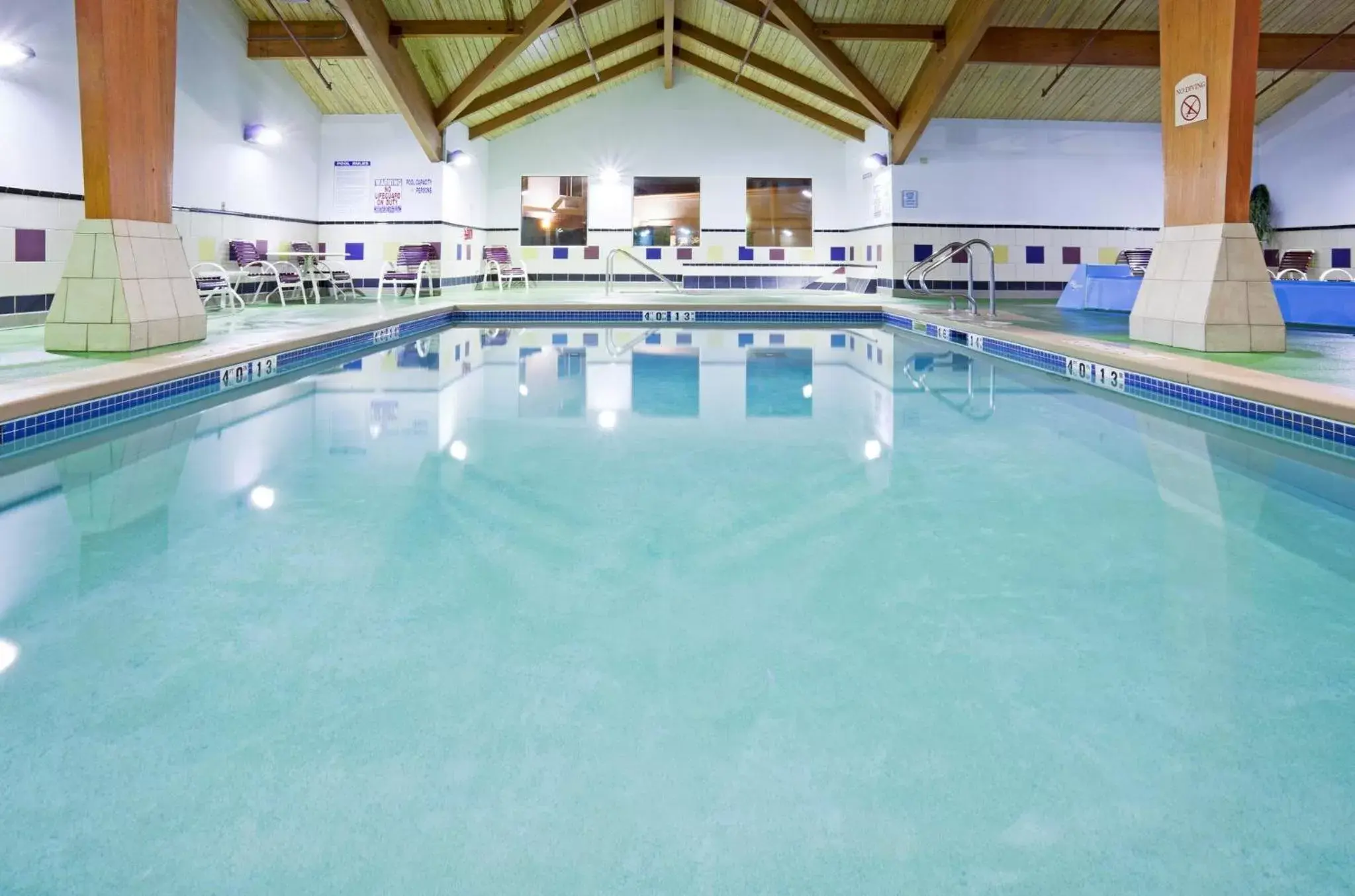 Swimming pool in Holiday Inn Conference Center Marshfield by IHG Swimming pool in Holiday Inn Conference Center Marshfield by IHG