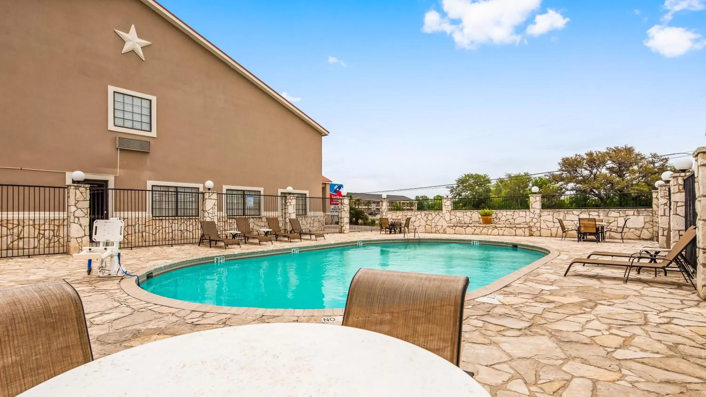Swimming Pool in Texas Inn Beeville