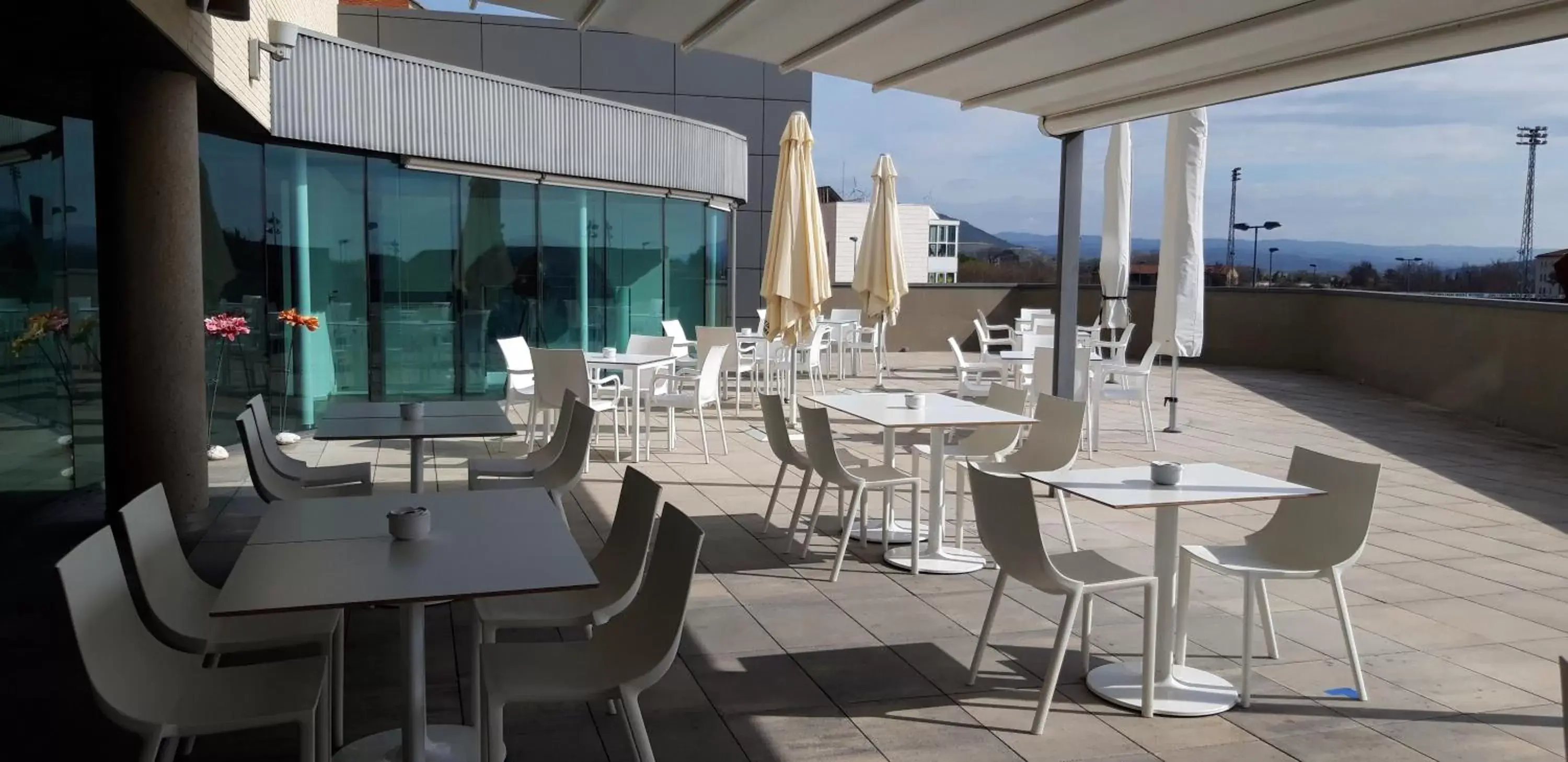 Balcony/Terrace, Restaurant/Places to Eat in Sercotel Hola Tafalla