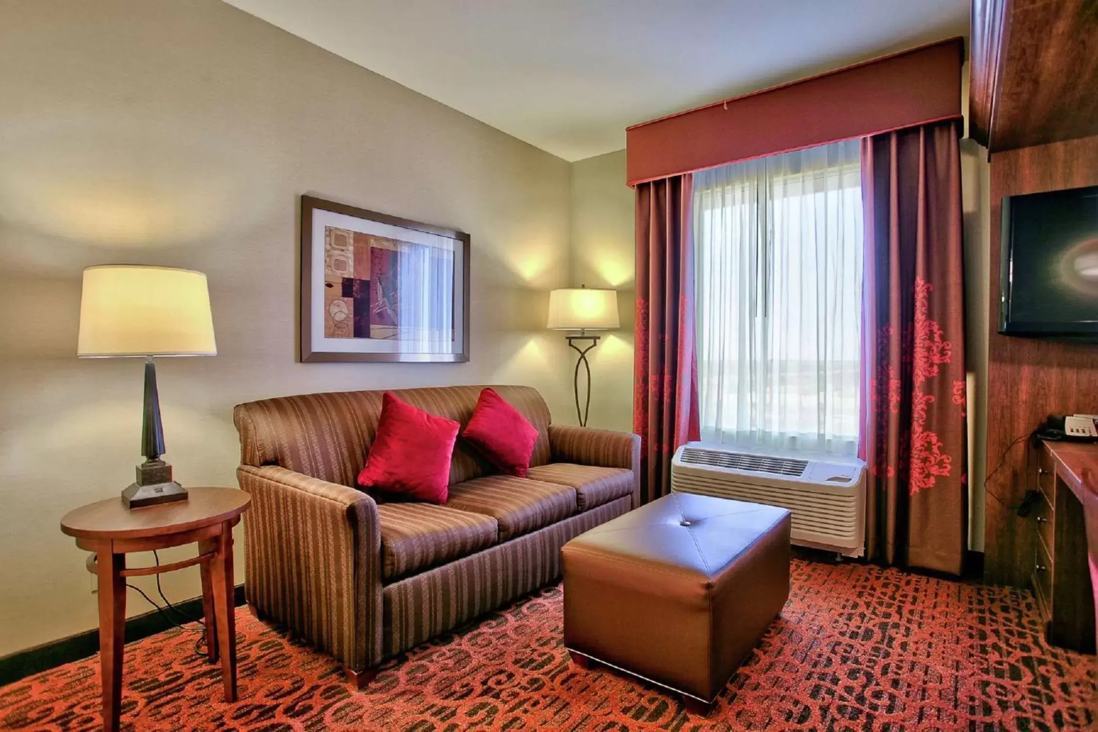 Bedroom, Seating Area in Hampton Inn & Suites Scottsdale at Talking Stick
