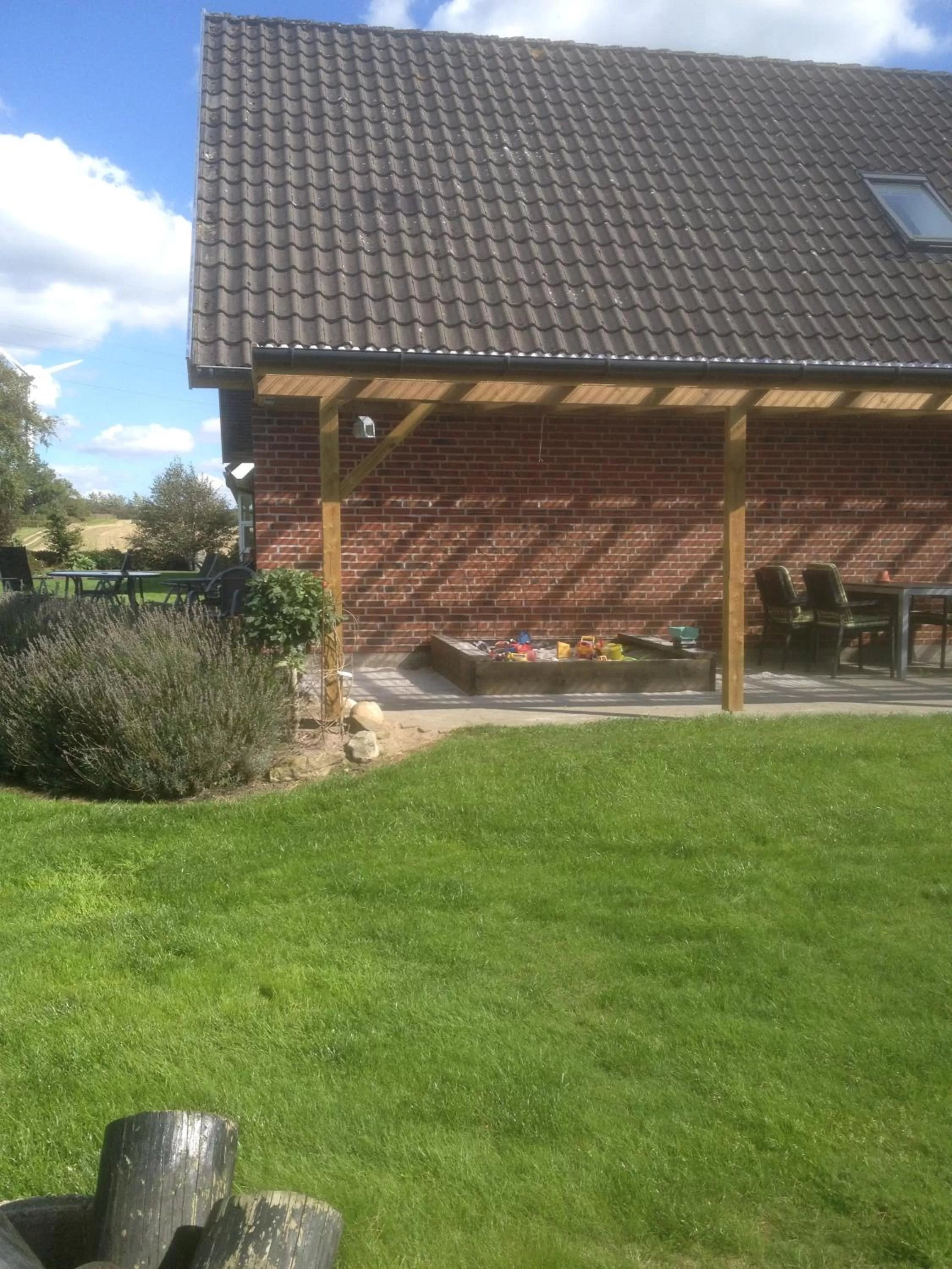 Children play ground in Give Bed & Breakfast