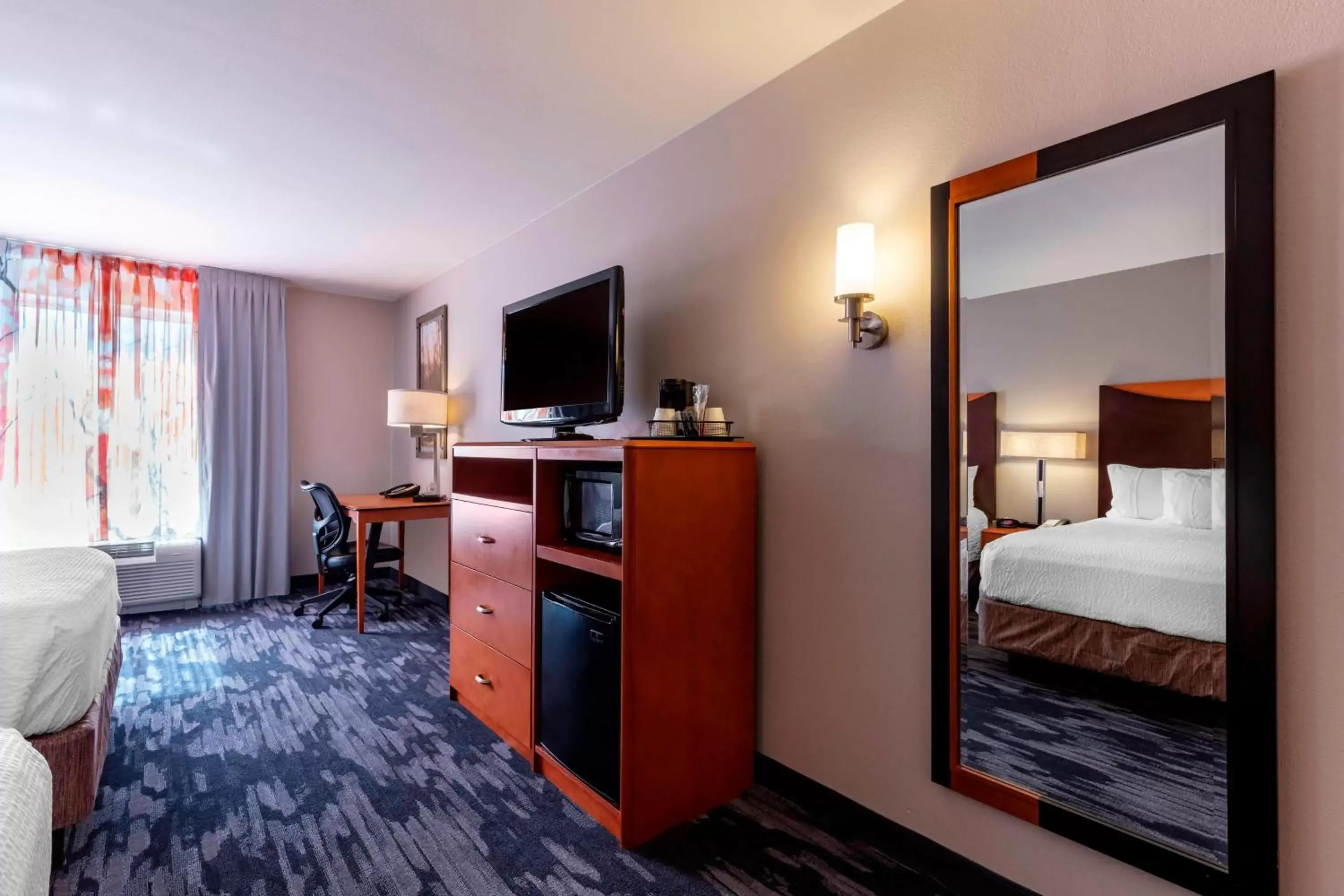 Photo of the whole room, Bed in Fairfield Inn & Suites Columbus