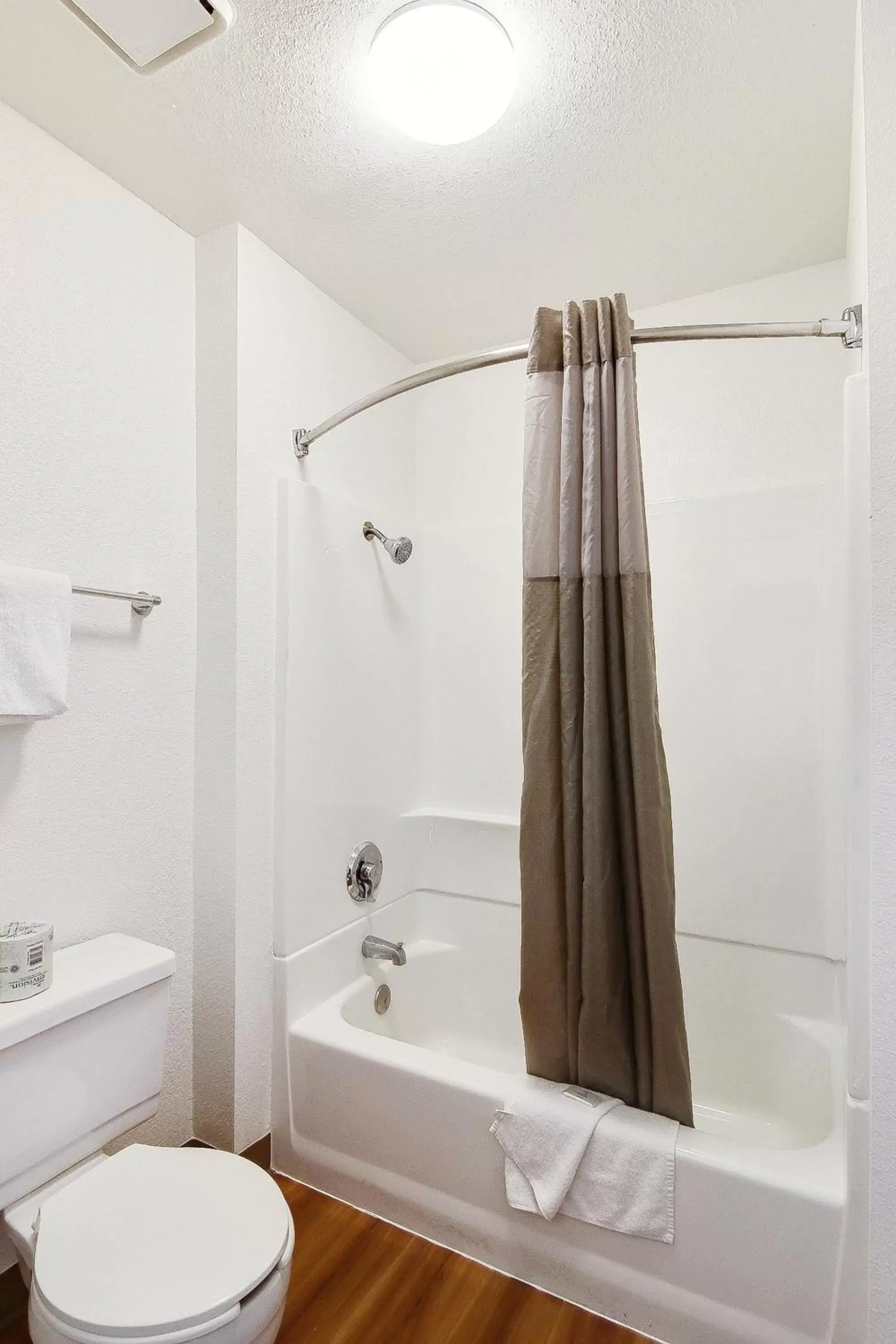 Shower, Bathroom in Motel 6-Ventura, CA - South