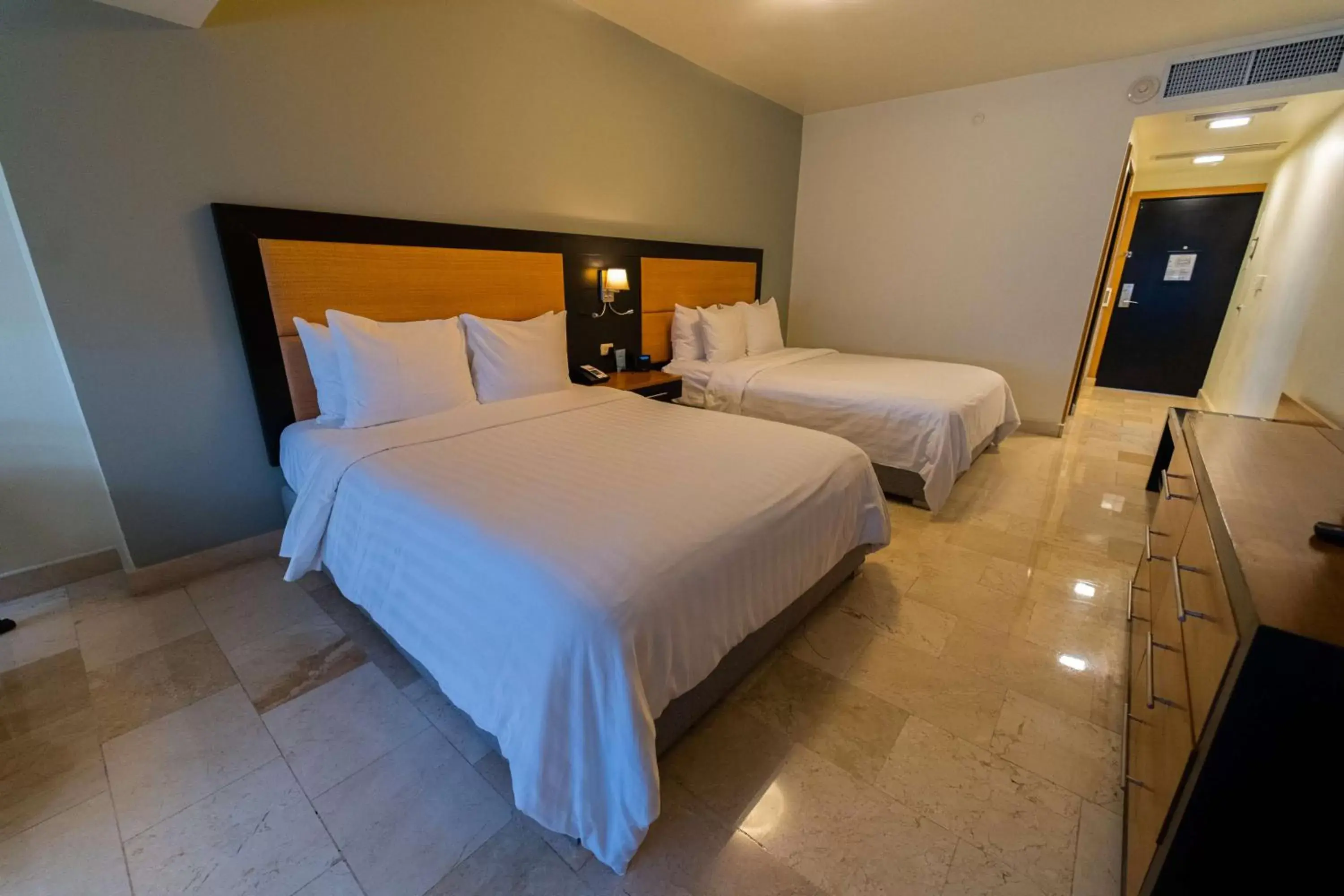 Bedroom, Bed in Radisson Hotel Santo Domingo