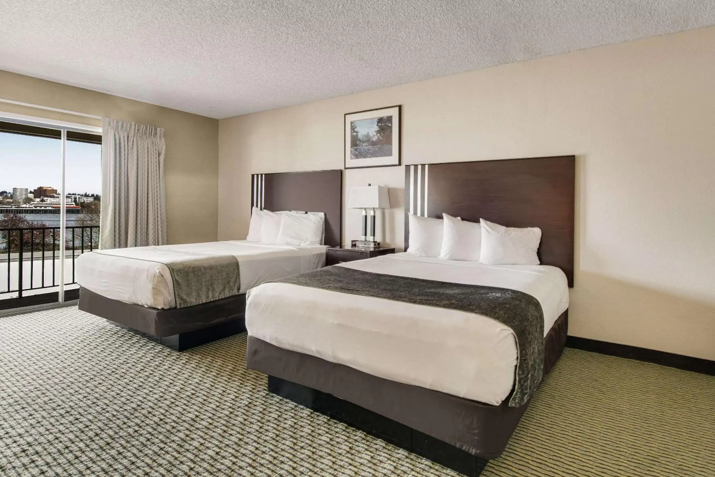 Photo of the whole room, Bed in Rodeway Inn & Suites Portland - Jantzen Beach