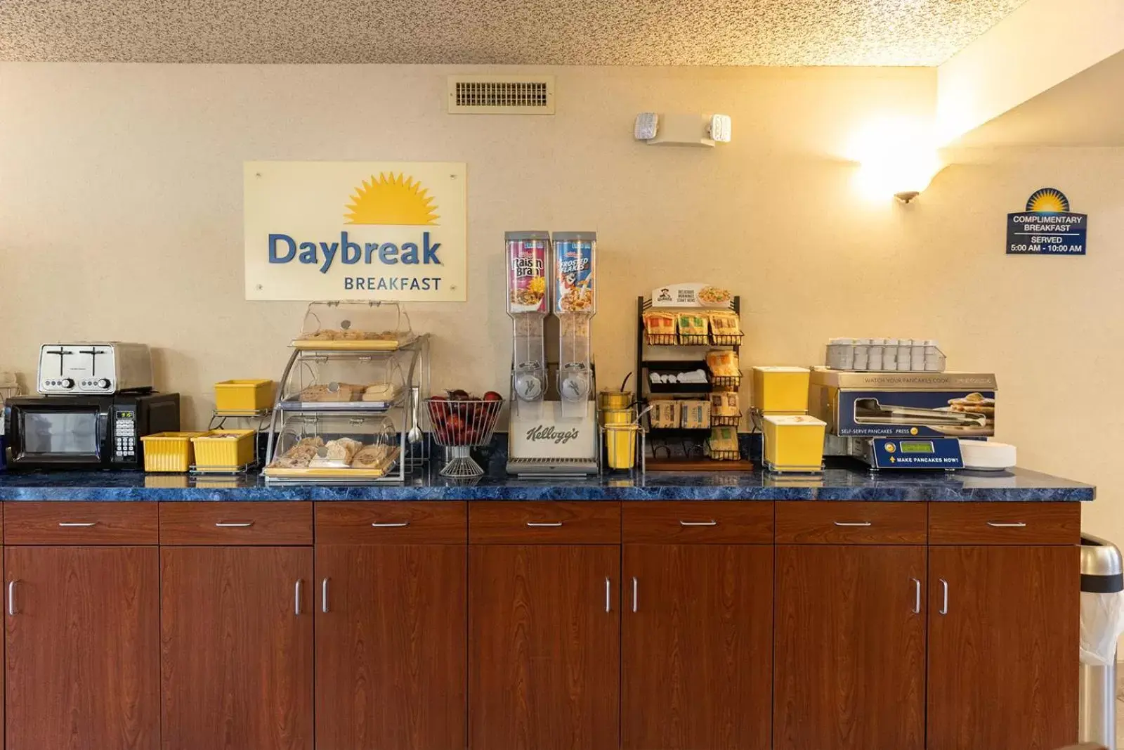 Continental breakfast in Days Inn by Wyndham Kuttawa/Eddyville