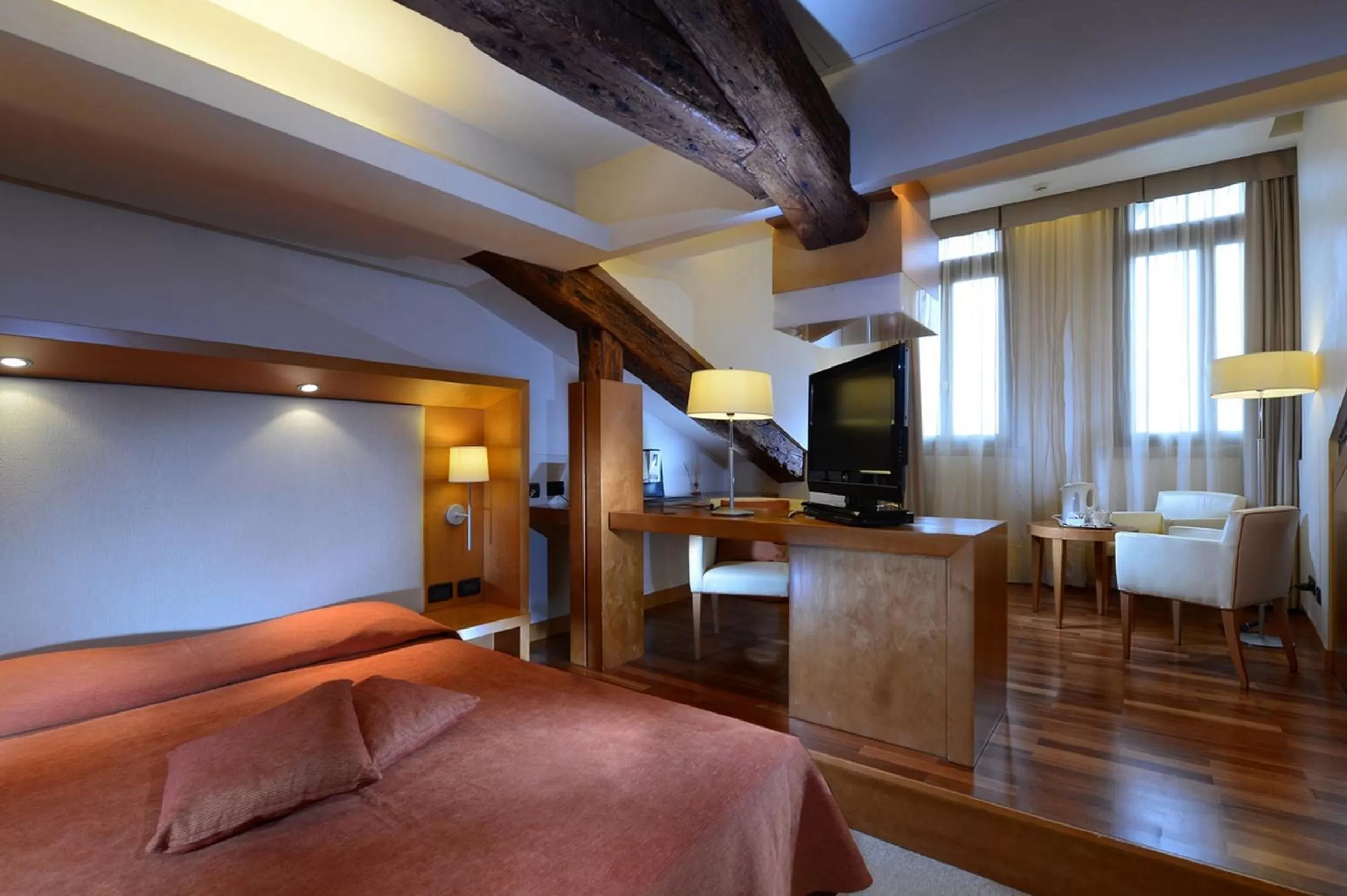 Decorative detail, Bed in Ruzzini Palace Hotel