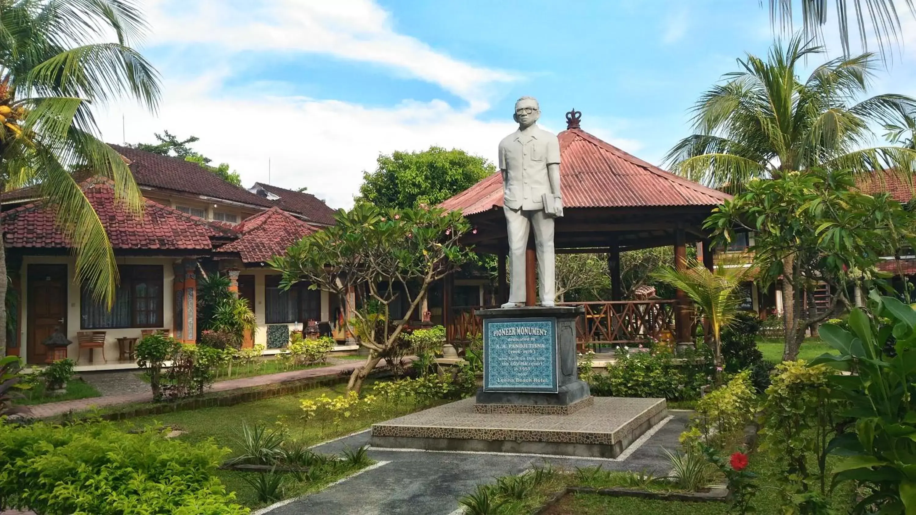 Garden in Lovina Beach Hotel