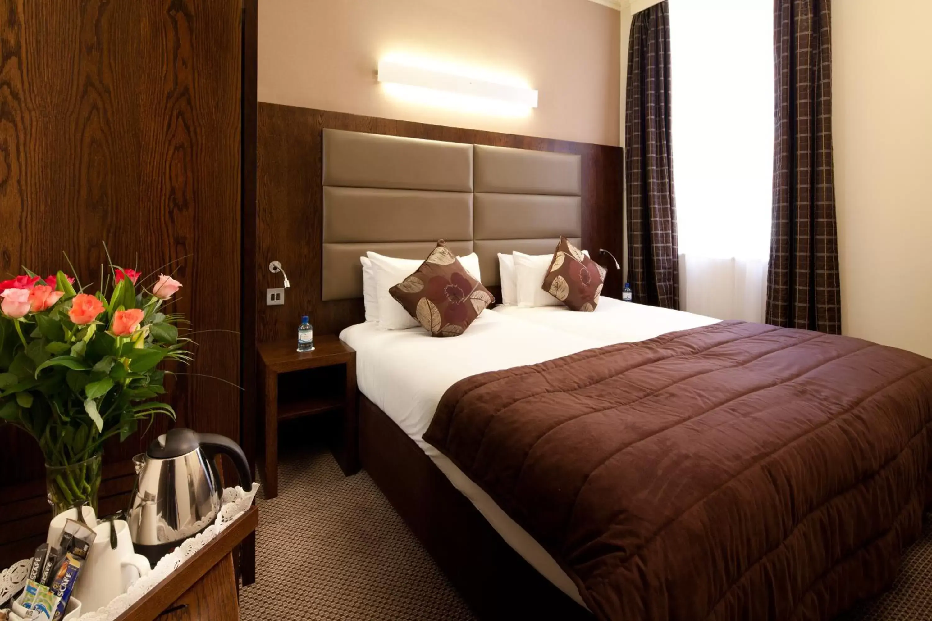 Small Double Room in Mercure London Paddington Hotel