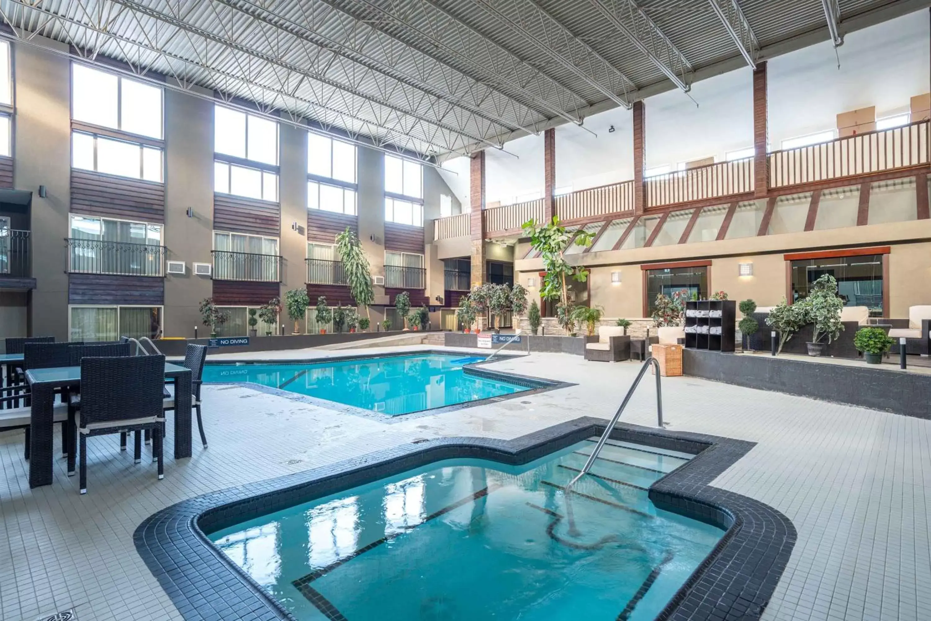 Swimming Pool in Sandman Hotel Edmonton West
