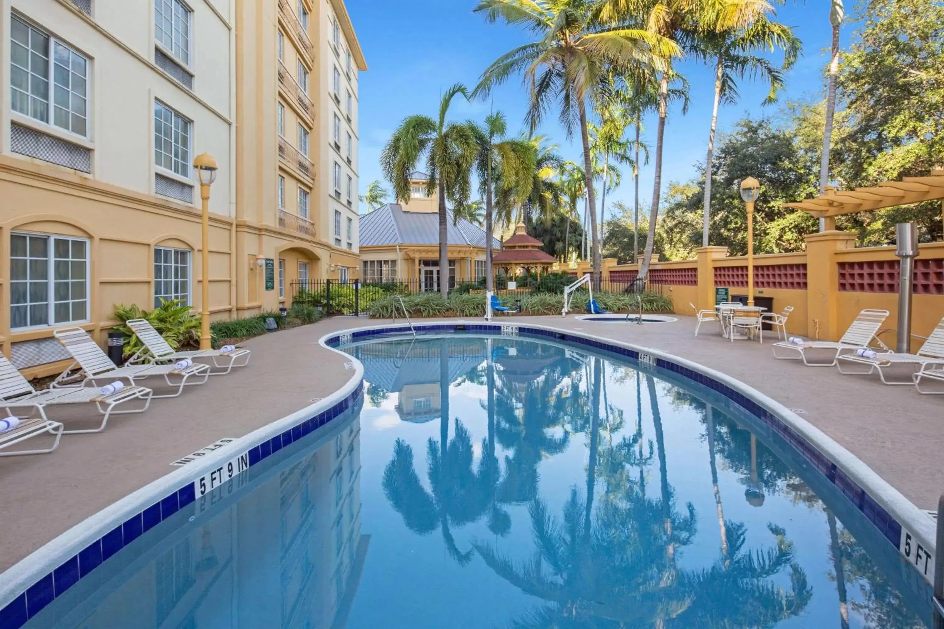 Pool view, Swimming Pool in La Quinta by Wyndham Miami Airport West