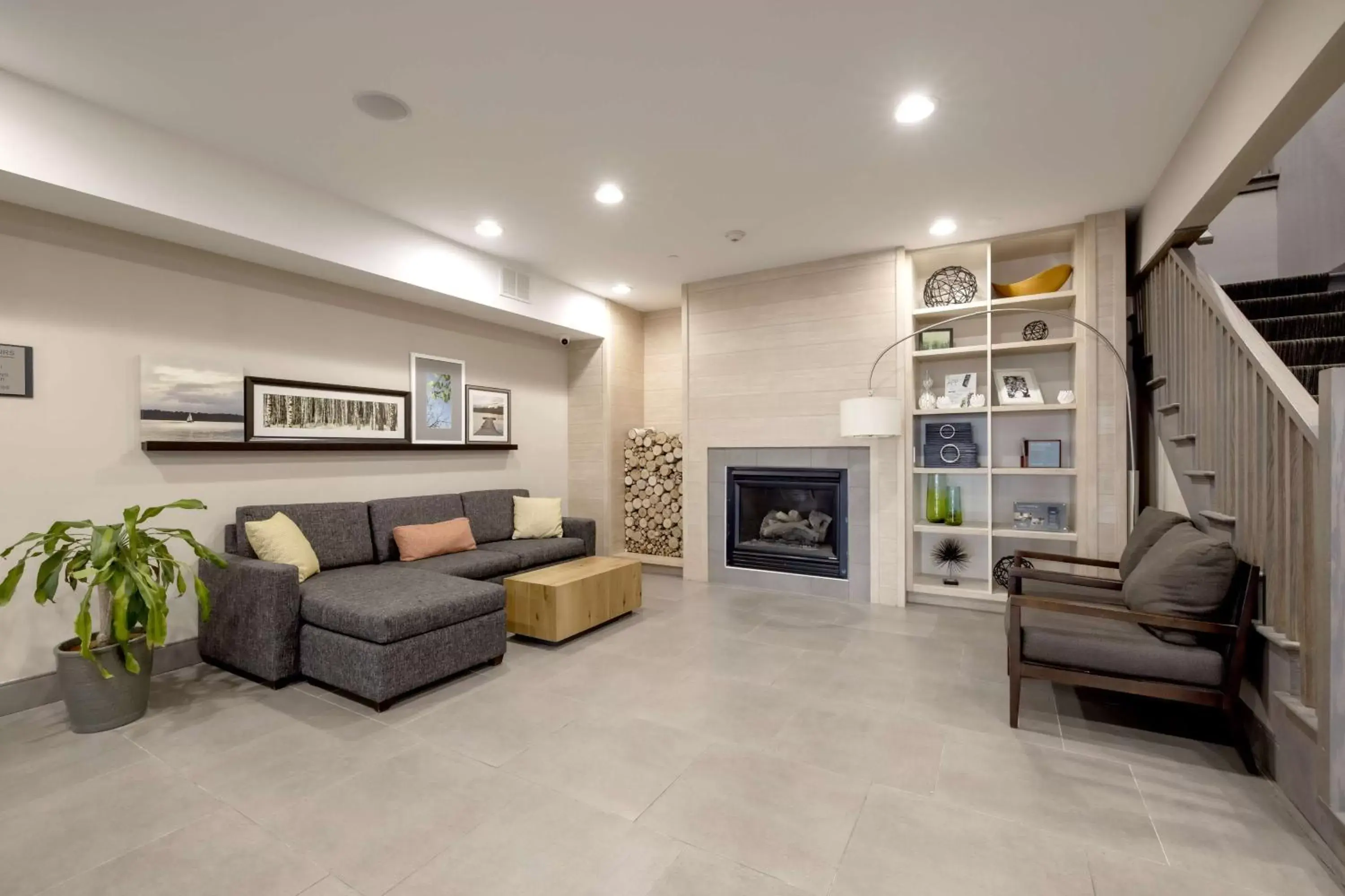 Lobby or reception, Seating Area in Country Inn & Suites by Radisson, Tinley Park, IL