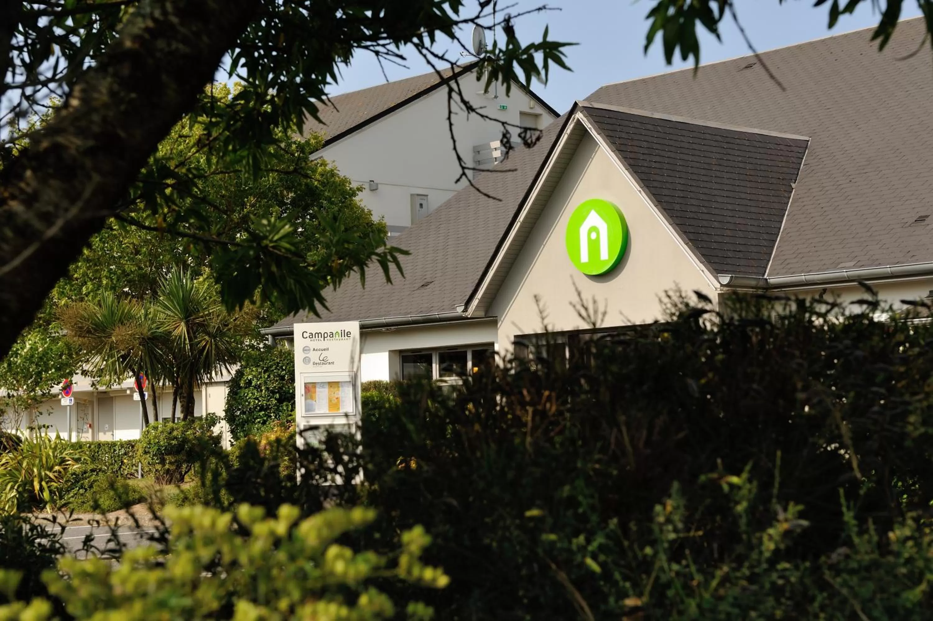 Facade/entrance in Campanile Lorient - Lanester