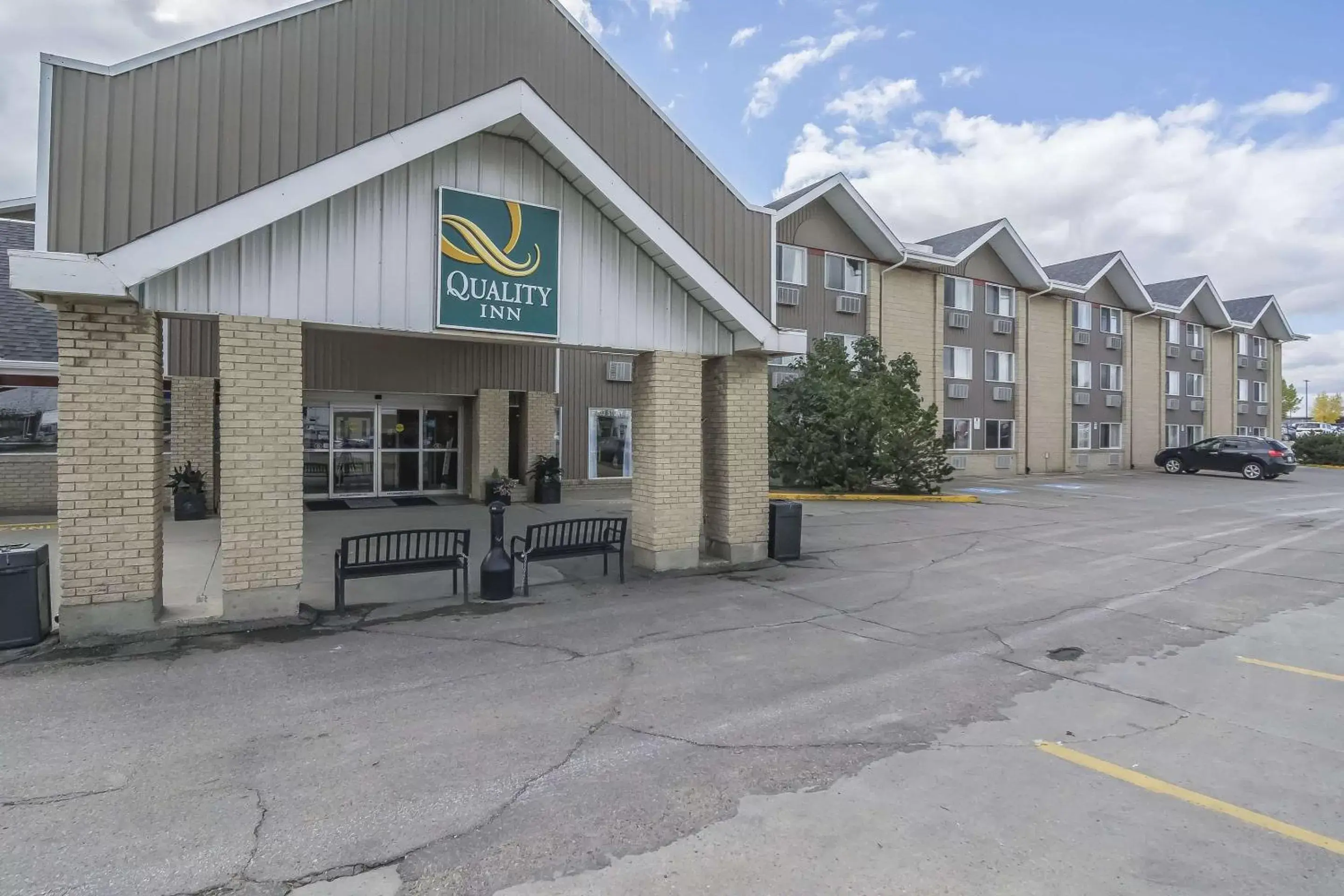 Property Building in Quality Inn West Edmonton