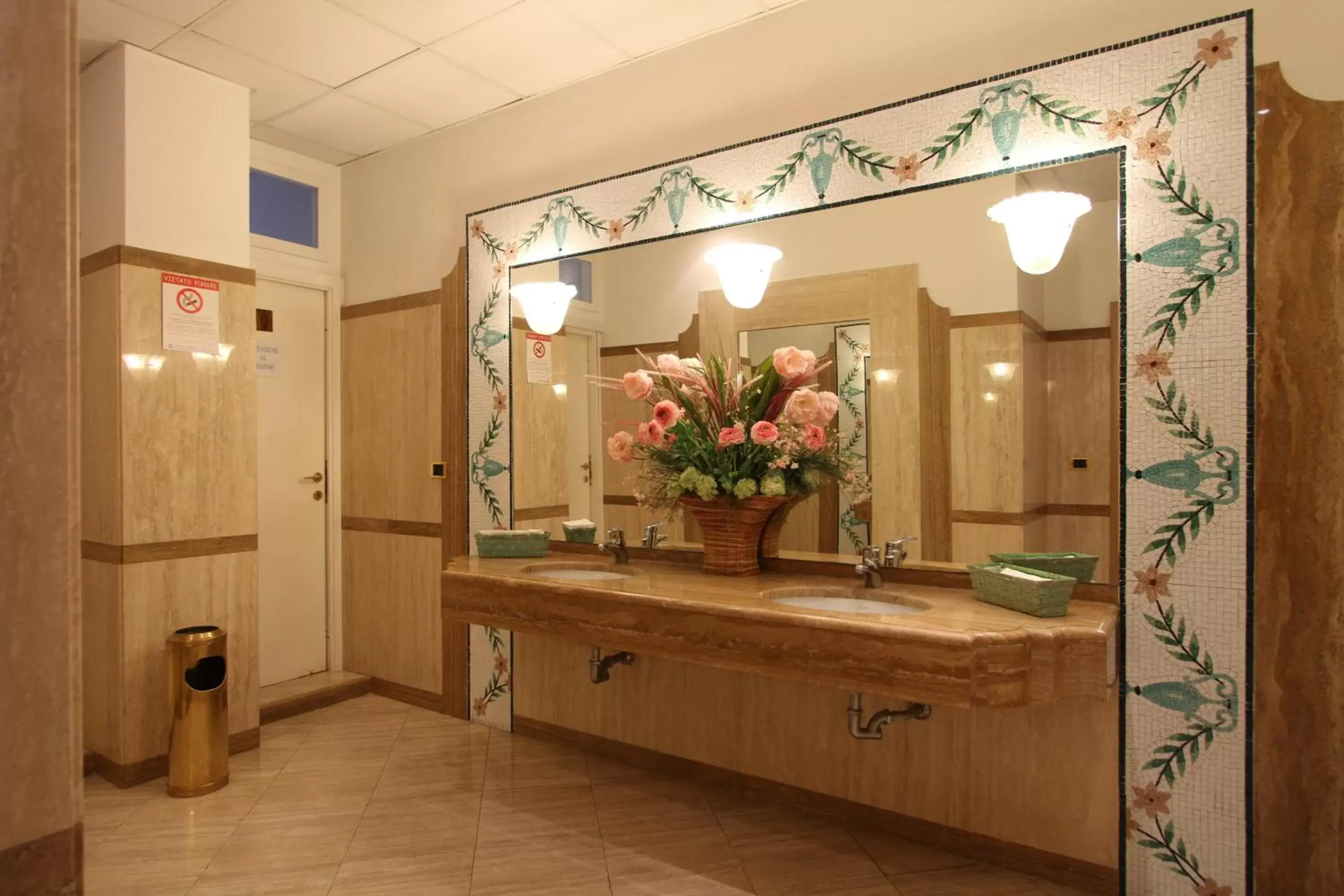 Bathroom in Hotel Promenade