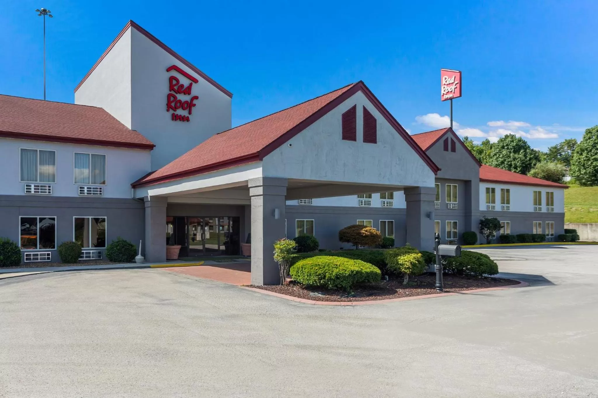 Property building in Red Roof Inn London I-75