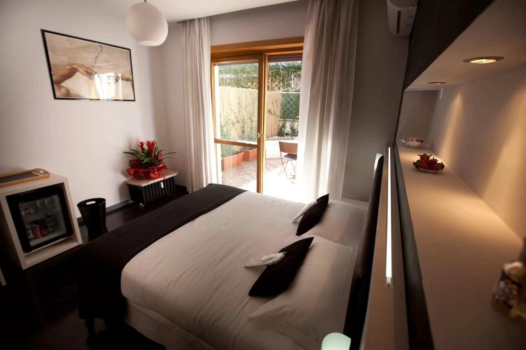 Photo of the whole room, Bed in Heart of Rome Rooms