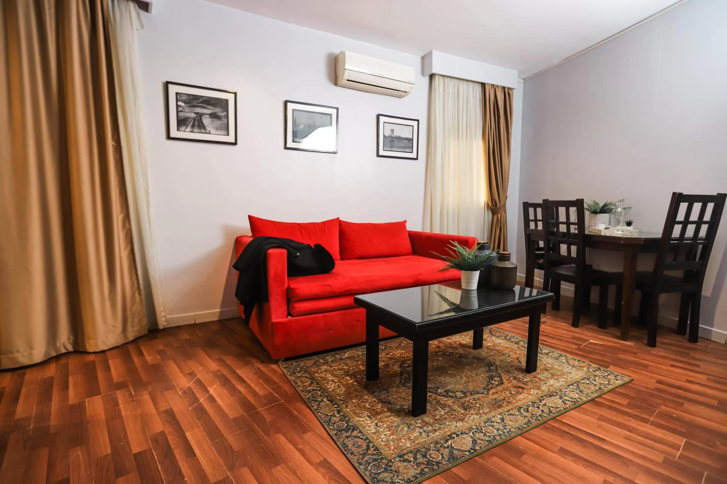 Living room in NewCity Hotel & Suites