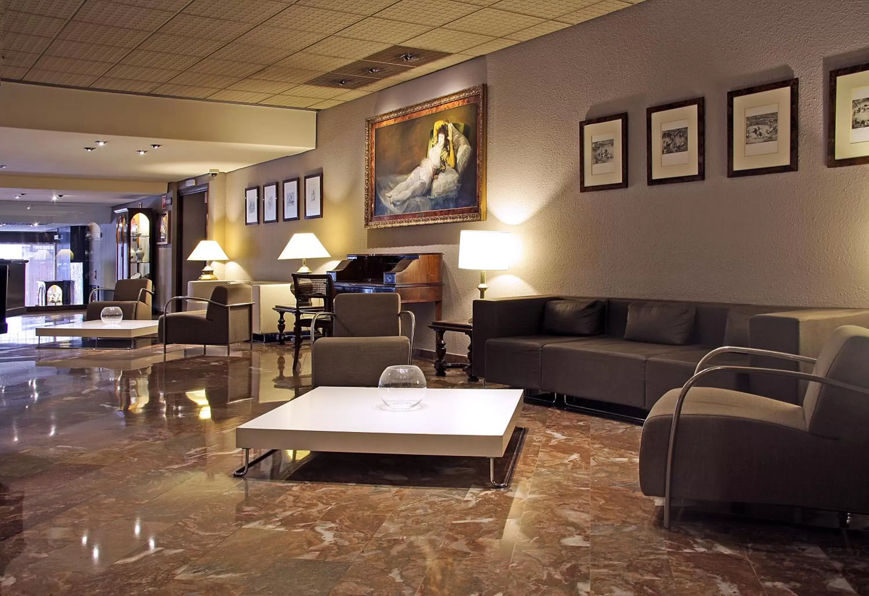Communal lounge/ TV room, Seating Area in Hotel Goya