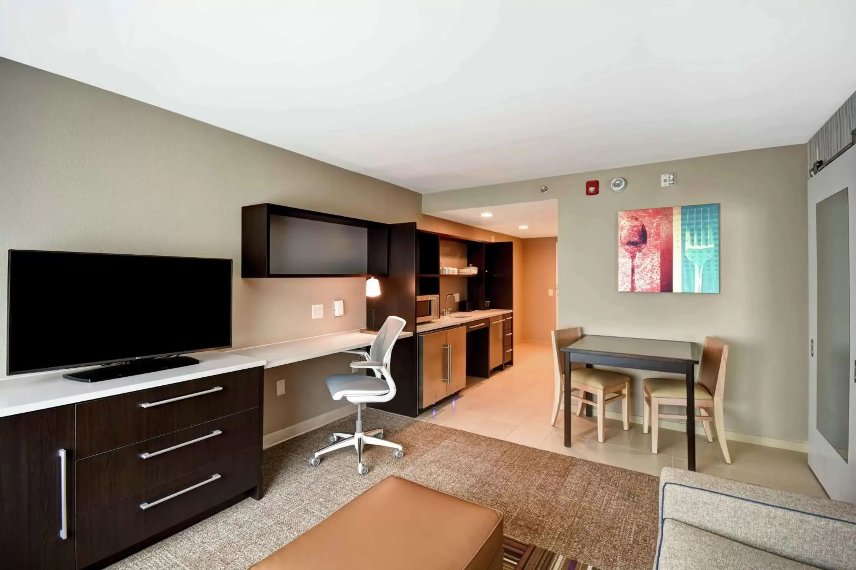 Living room, TV/Entertainment Center in Home2 Suites by Hilton Atlanta Norcross