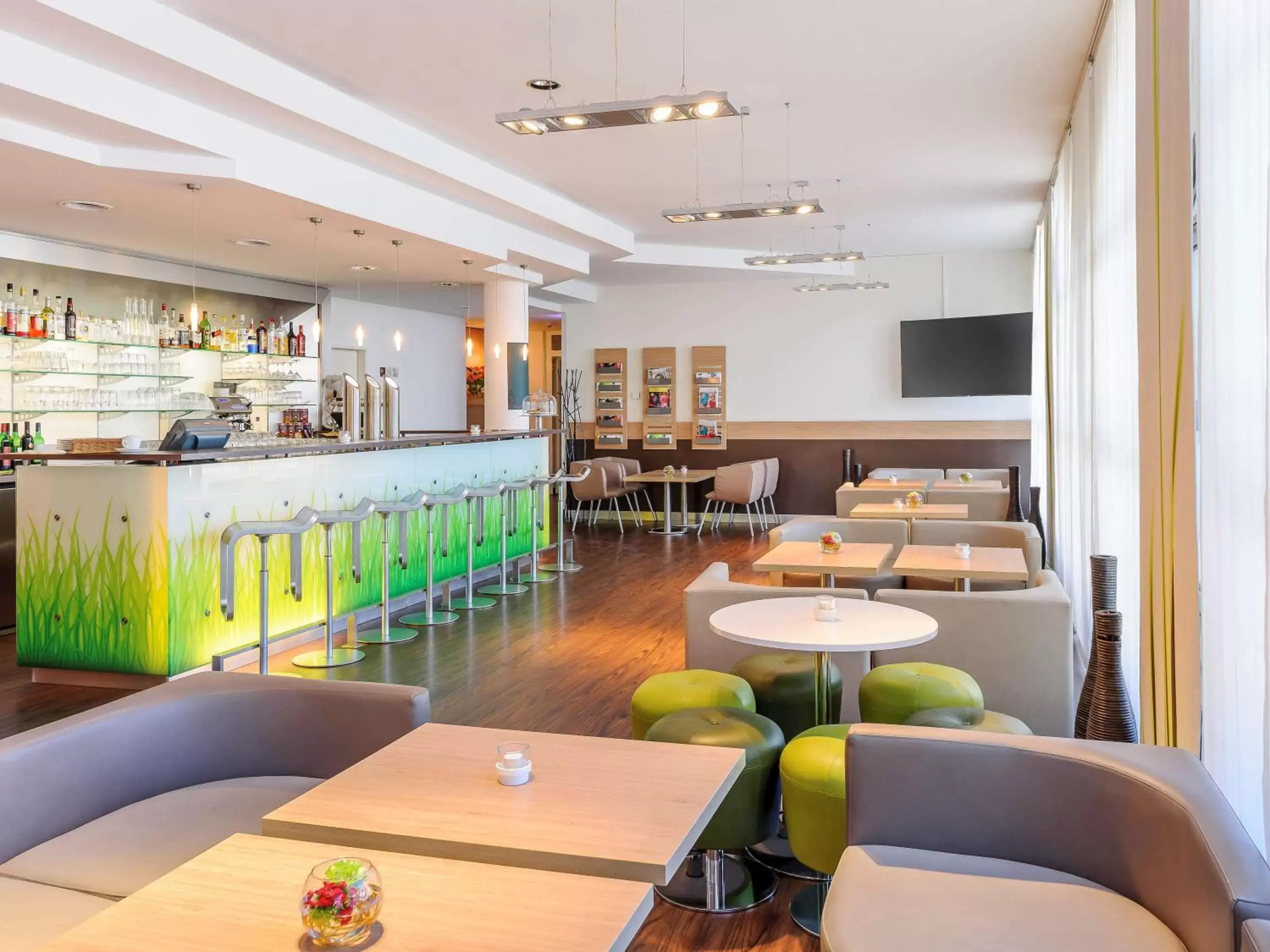 Lounge or bar, Restaurant/Places to Eat in ibis München City Nord