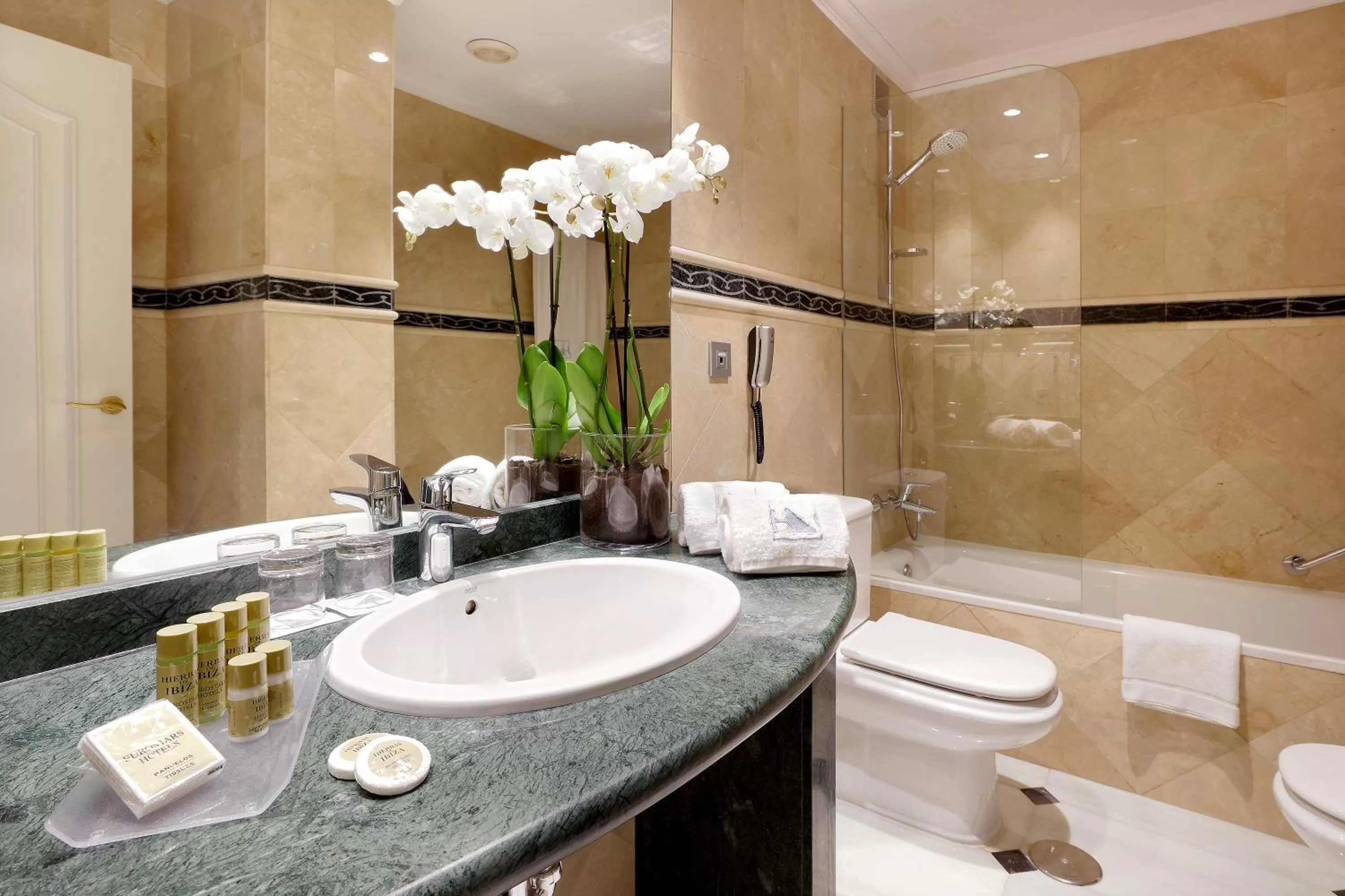 Shower in Eurostars Conquistador