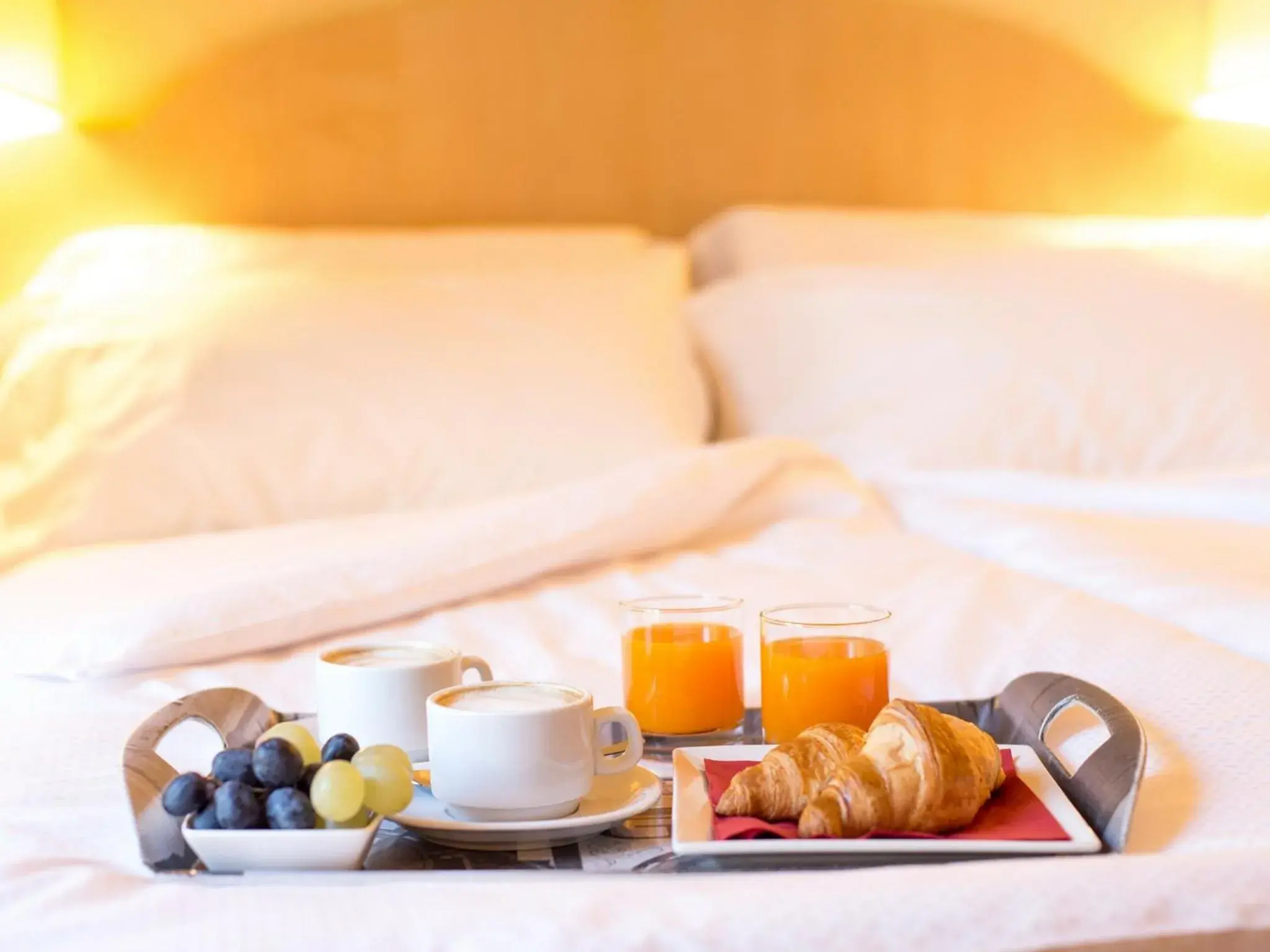 Bedroom, Breakfast in Hotel America