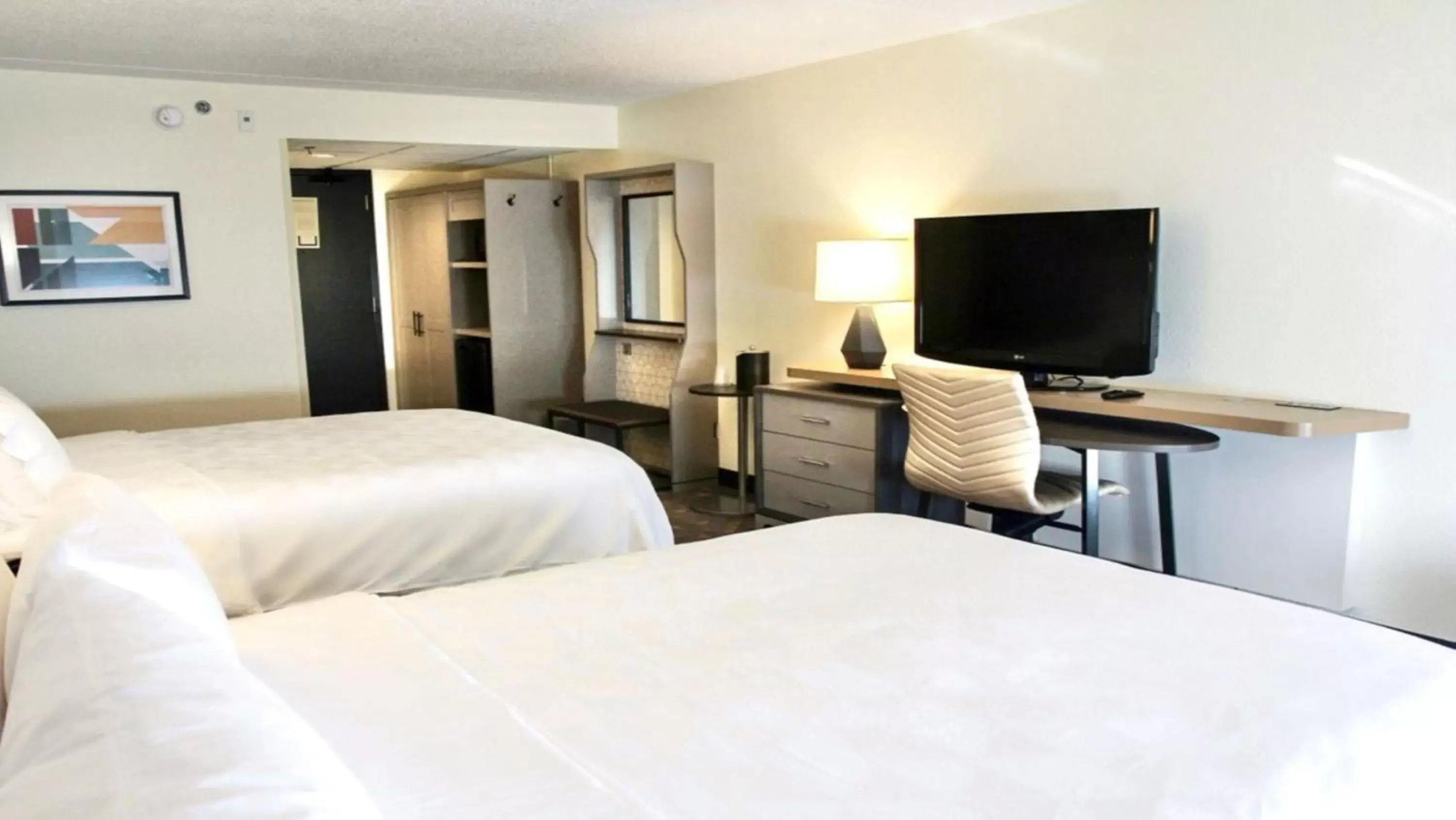 Photo of the whole room, Bed in Holiday Inn Hotel & Suites Overland Park-Convention Center, an IHG Hotel