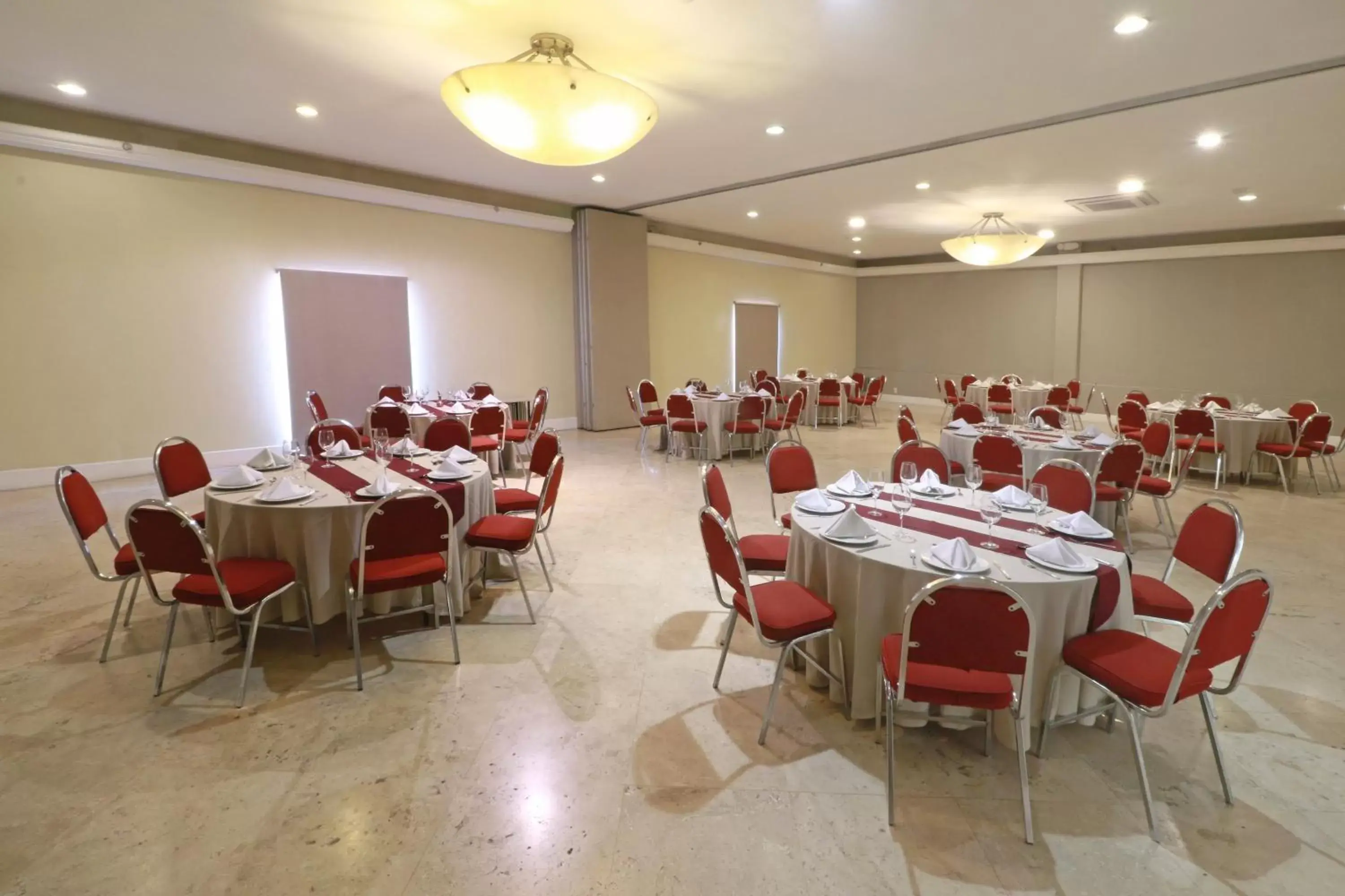 Banquet/Function facilities, Restaurant/Places to Eat in Holiday Inn Hotel & Suites Centro Historico, an IHG Hotel