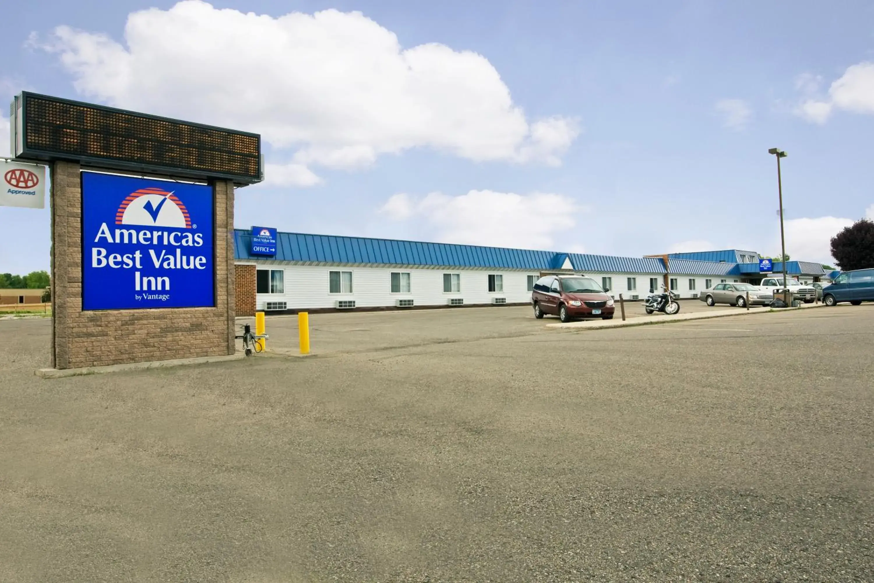 Property Building in Americas Best Value Inn Grand Forks Property Building in Americas Best Value Inn Grand Forks