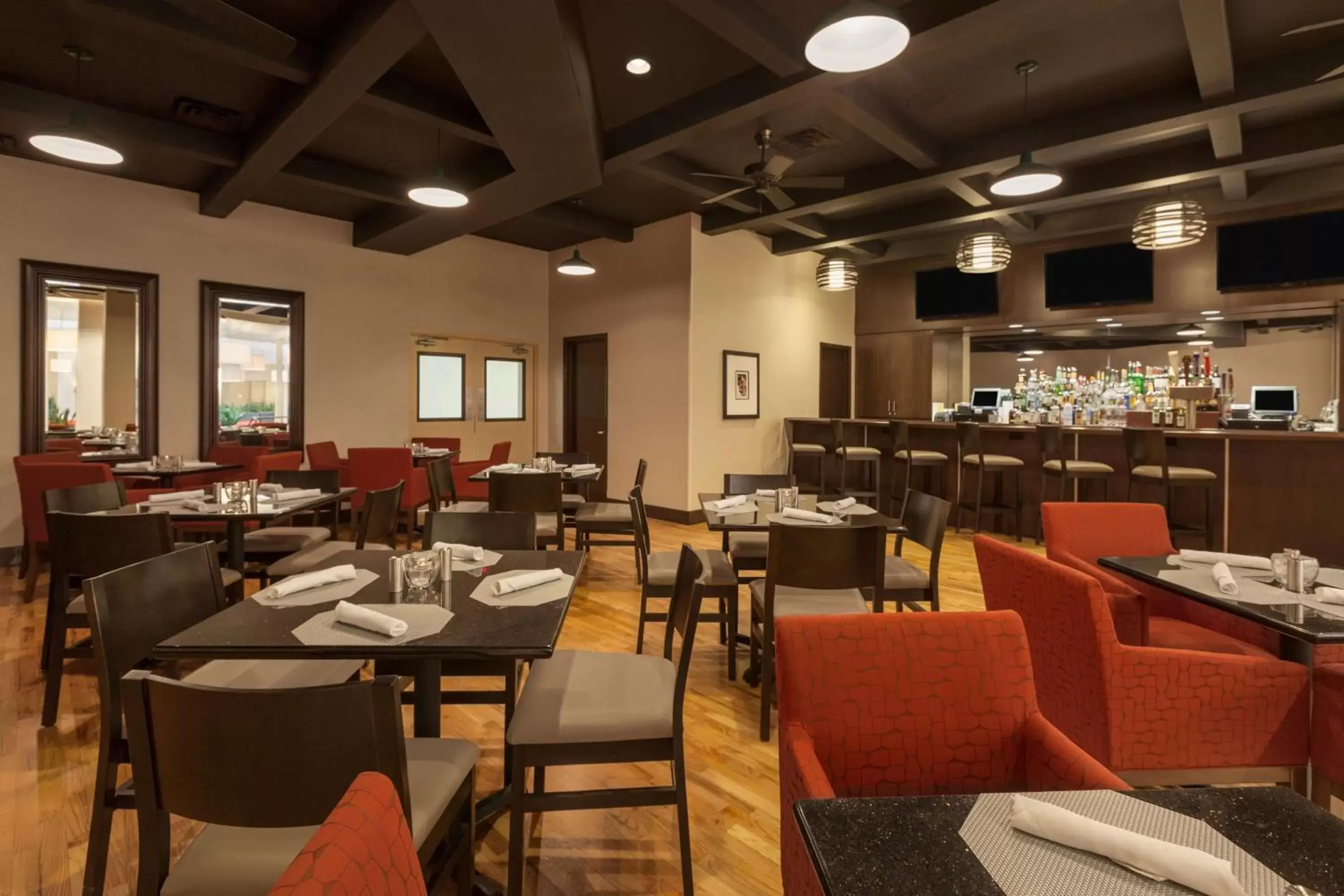 Restaurant/Places to Eat in Embassy Suites Baton Rouge
