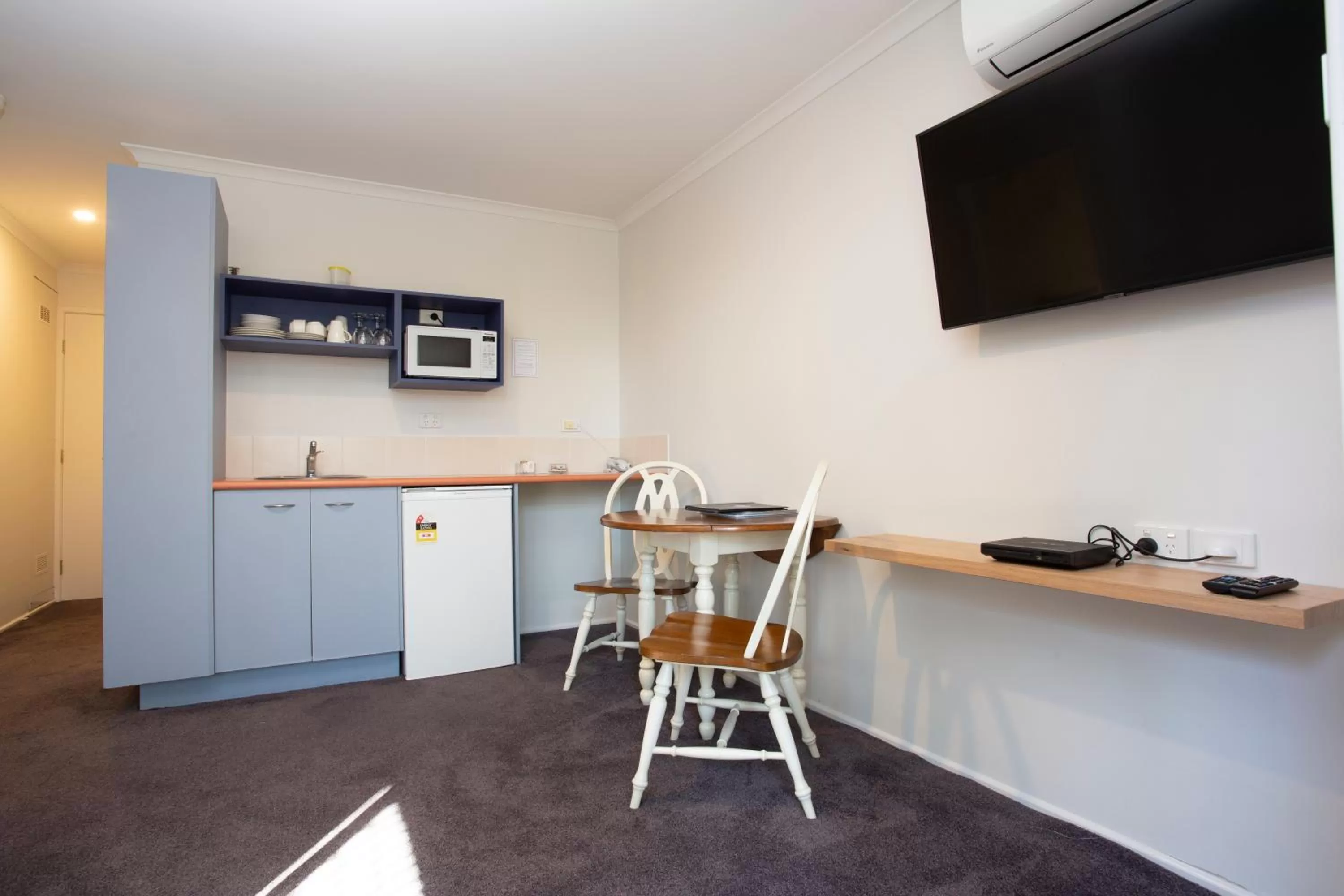 Kitchen or kitchenette in Noosa Lakes Resort