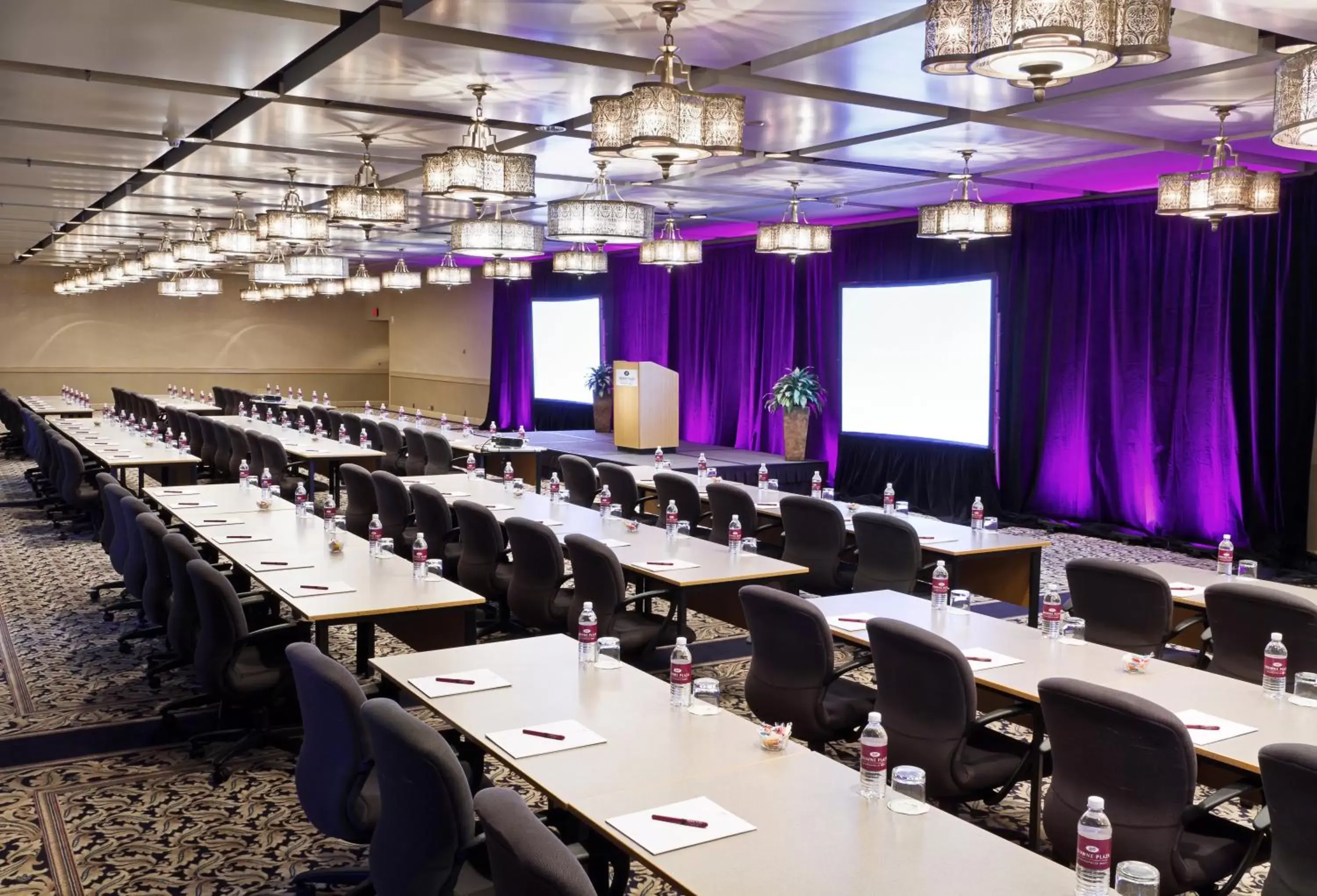 Meeting/conference room in Crowne Plaza Minneapolis West, an IHG Hotel