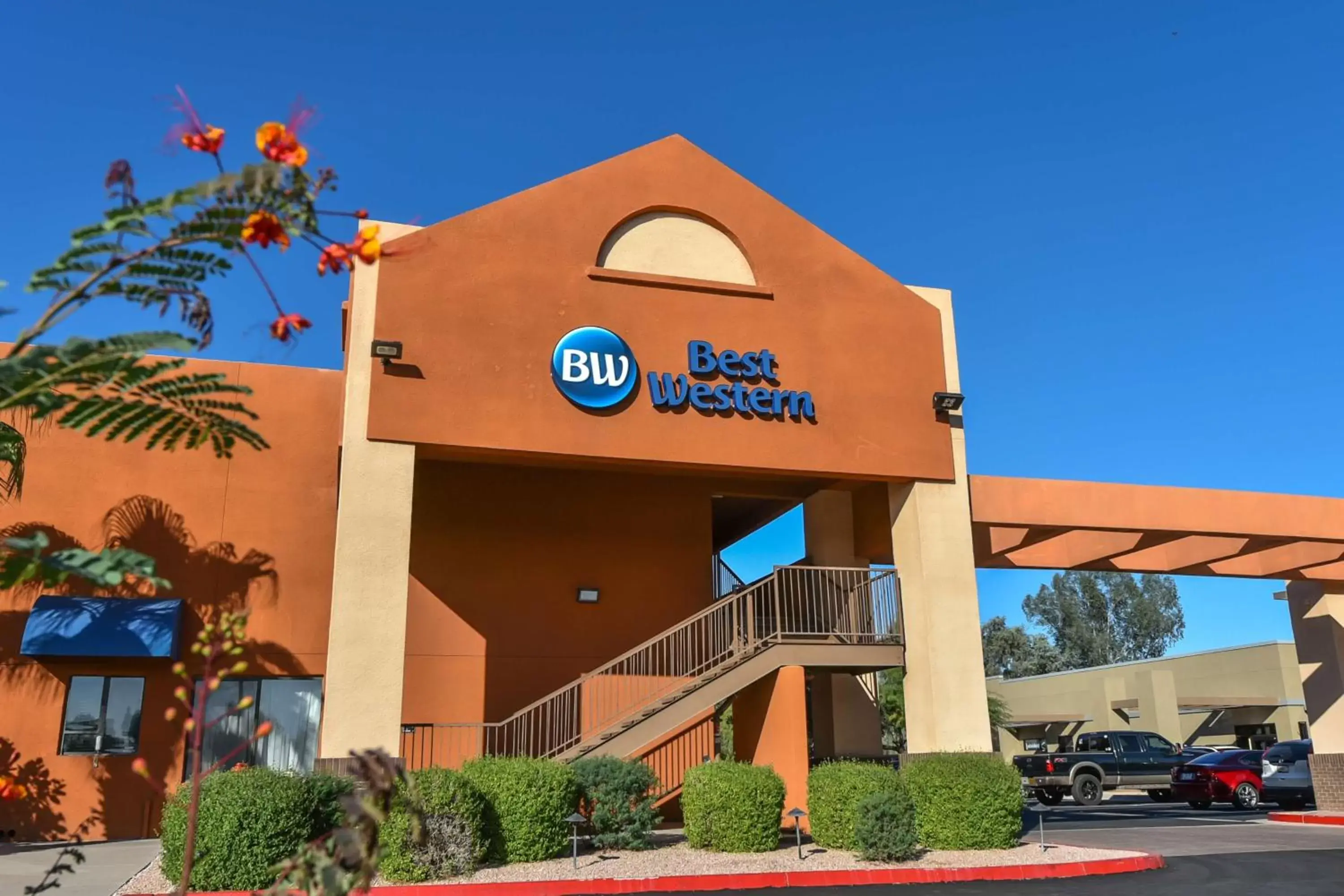 Property Building in Best Western Inn of Chandler