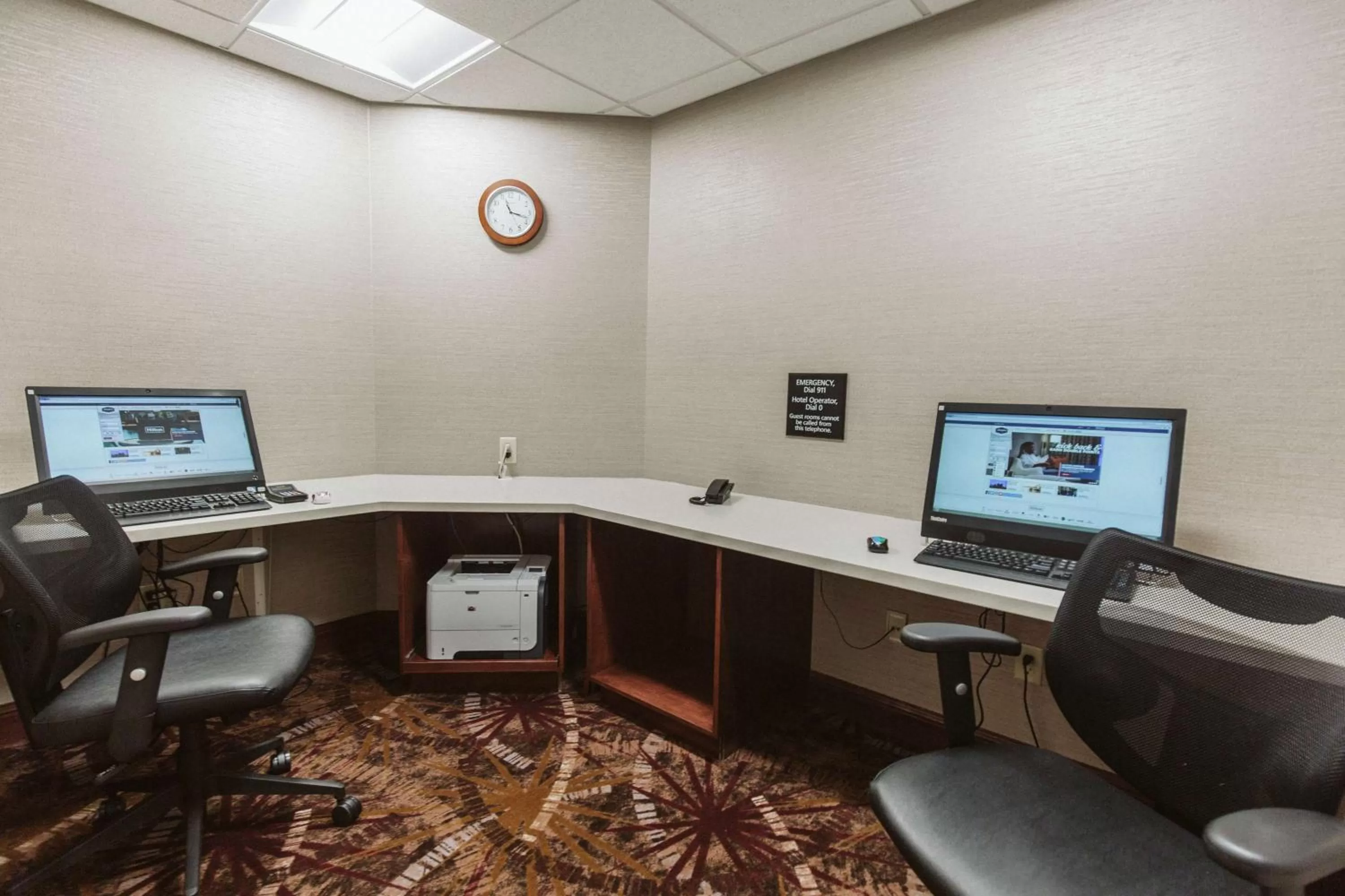 Business facilities in Hampton Inn Bismarck