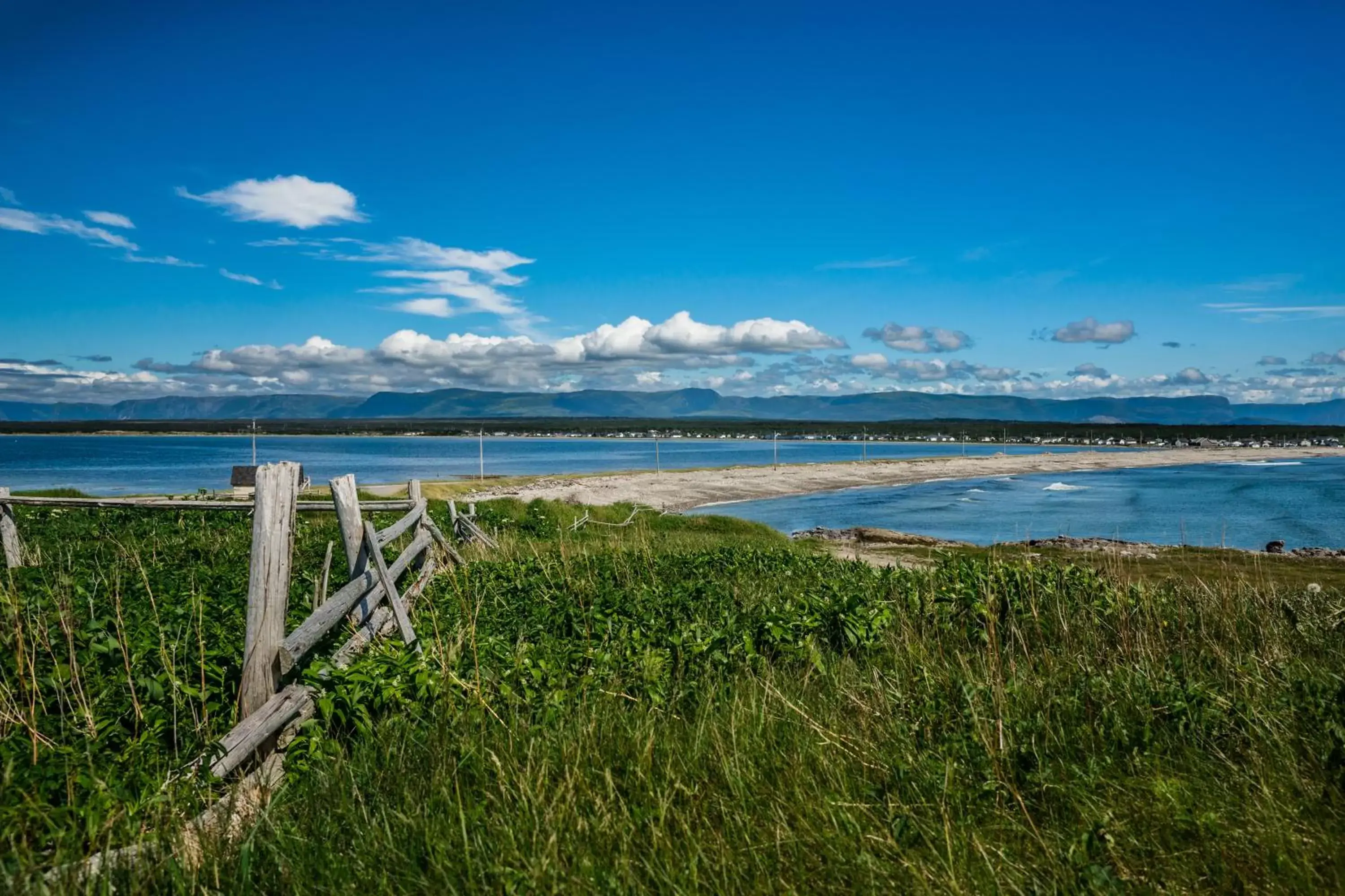 Nearby landmark, Beach in Shallow Bay Motel & Cabins Conference Centre