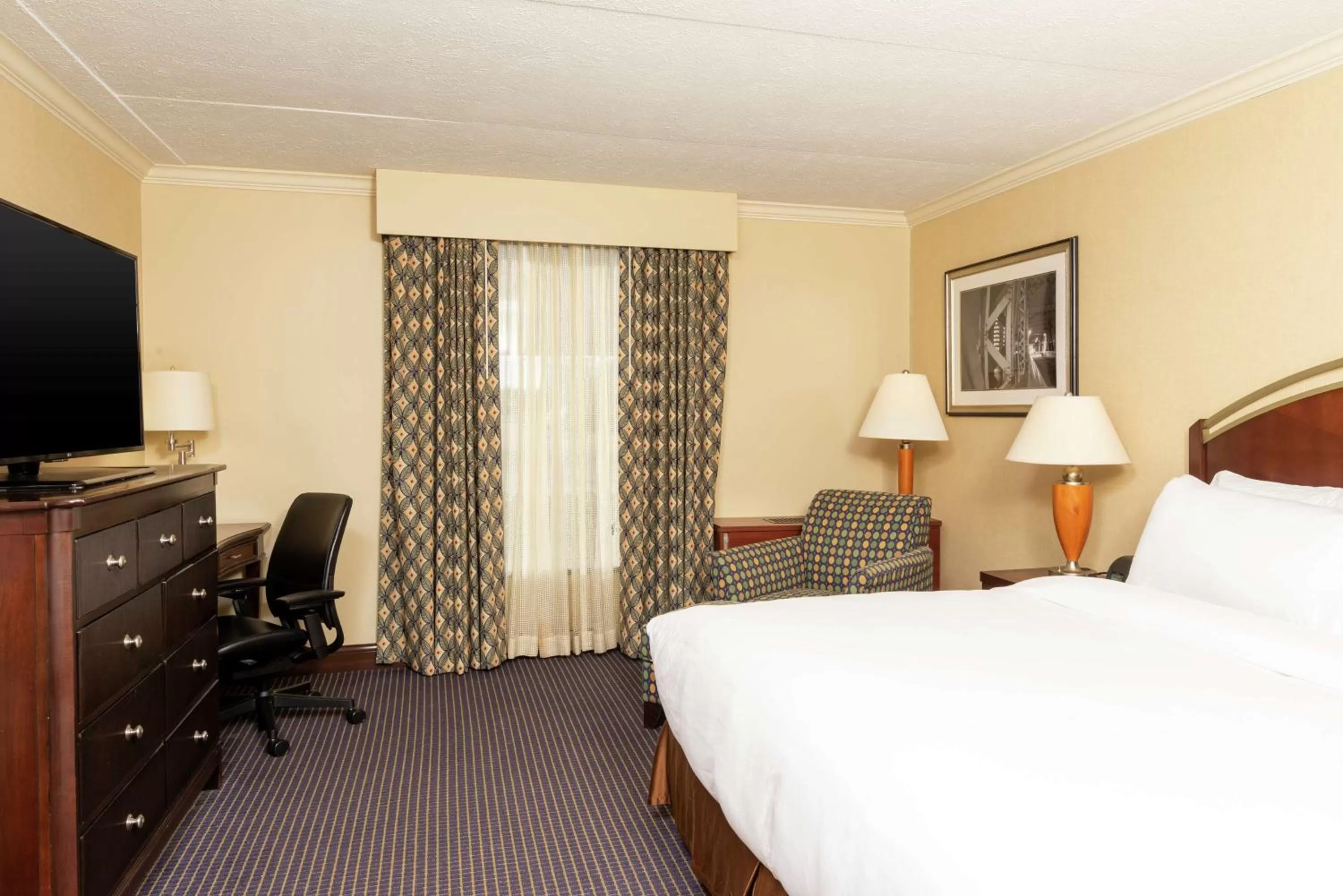 Bed in DoubleTree by Hilton Hotel Grand Rapids Airport
