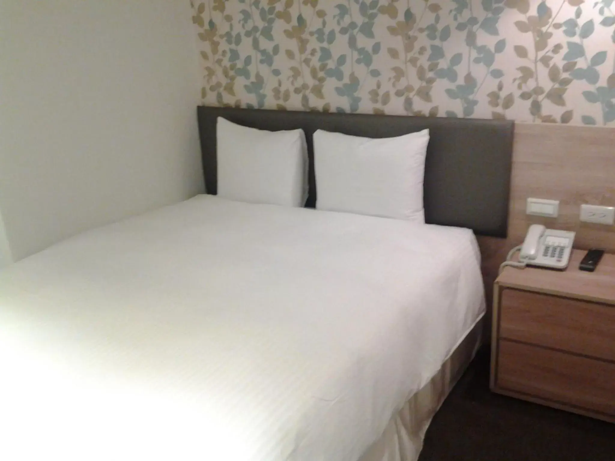 Bed in Queens Hotel II