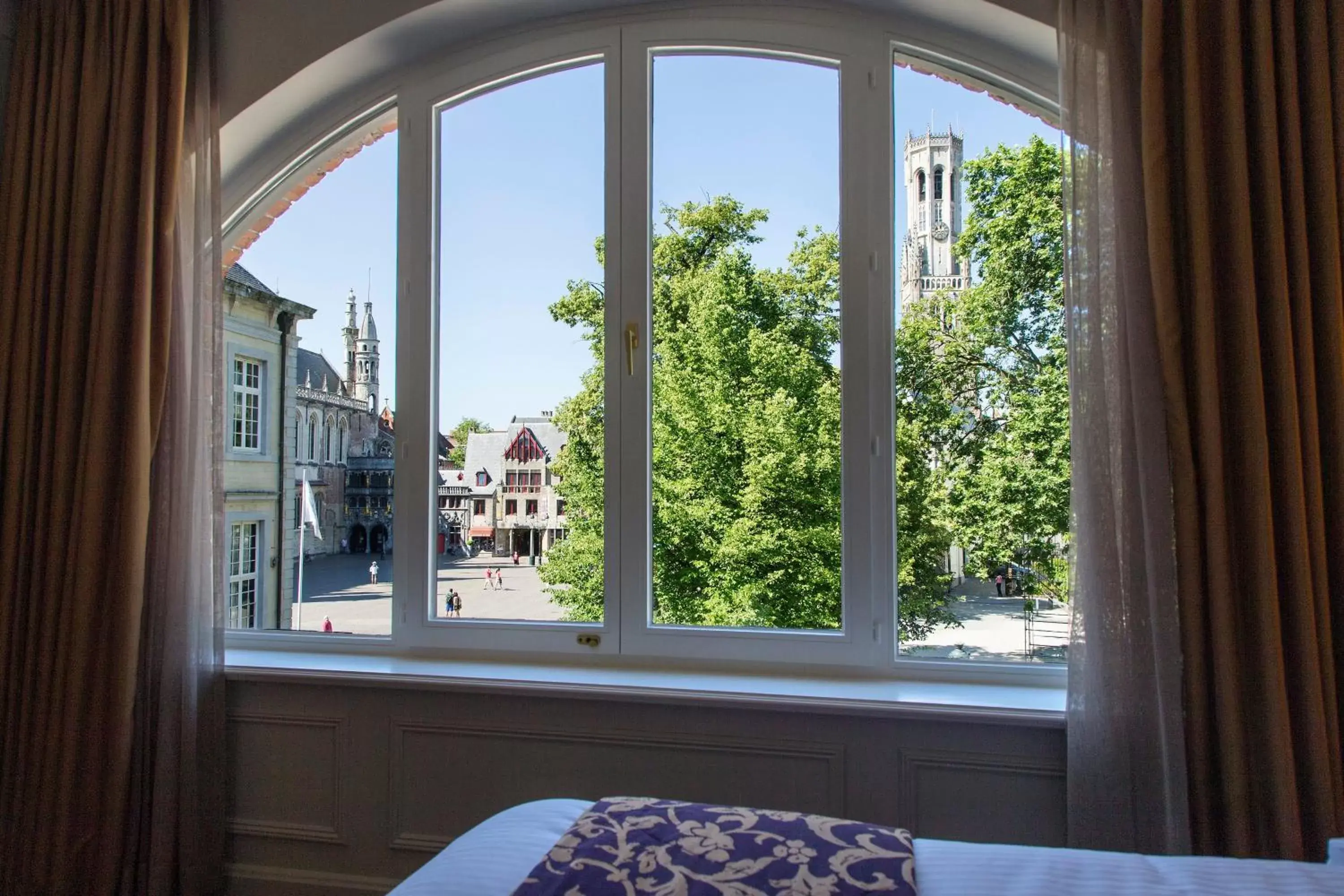 Photo of the whole room, Nearby Landmark in Crowne Plaza Hotel Brugge, an IHG Hotel