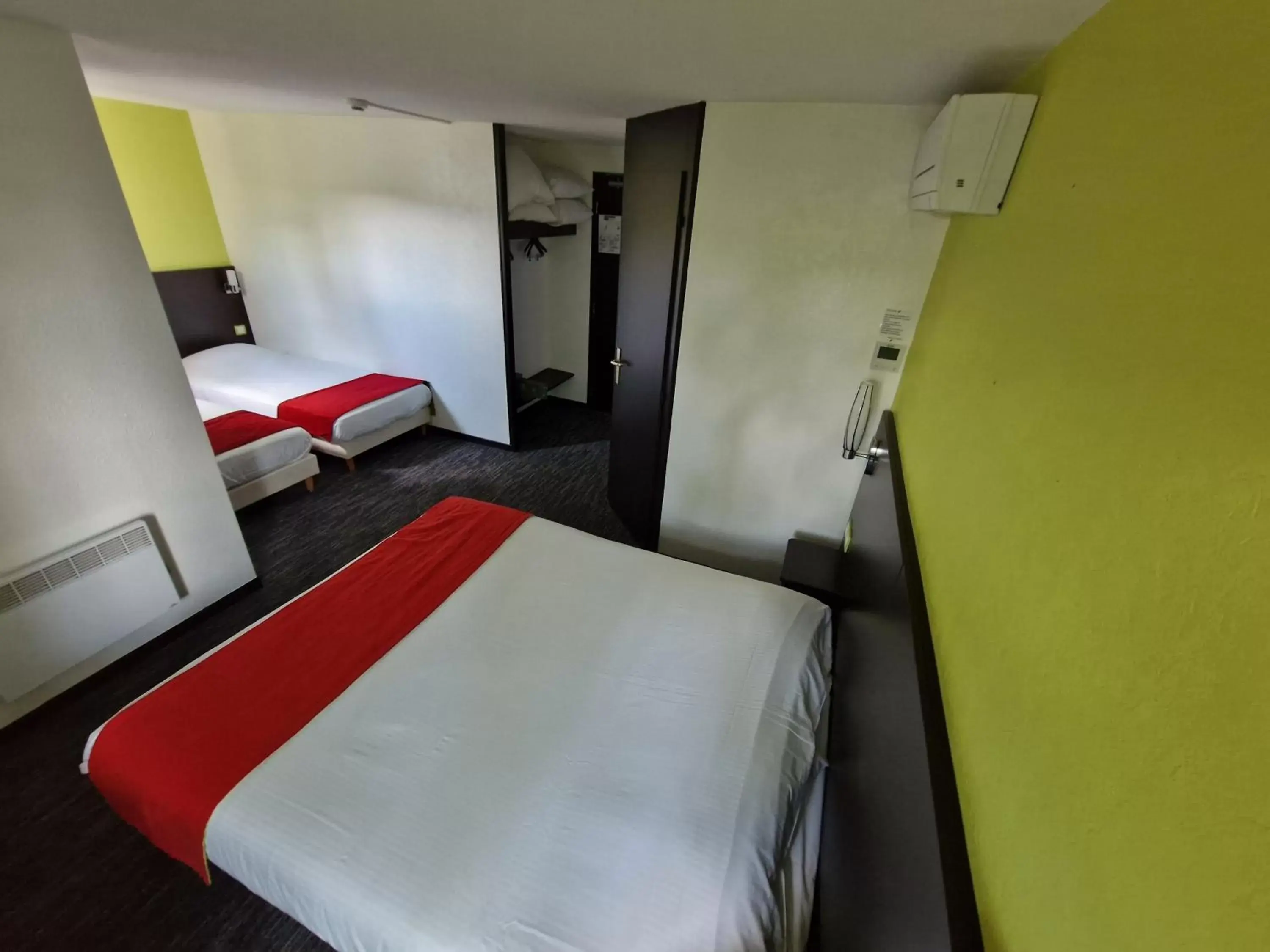 Bedroom, Bed in Kyriad Montluçon - Saint Victor