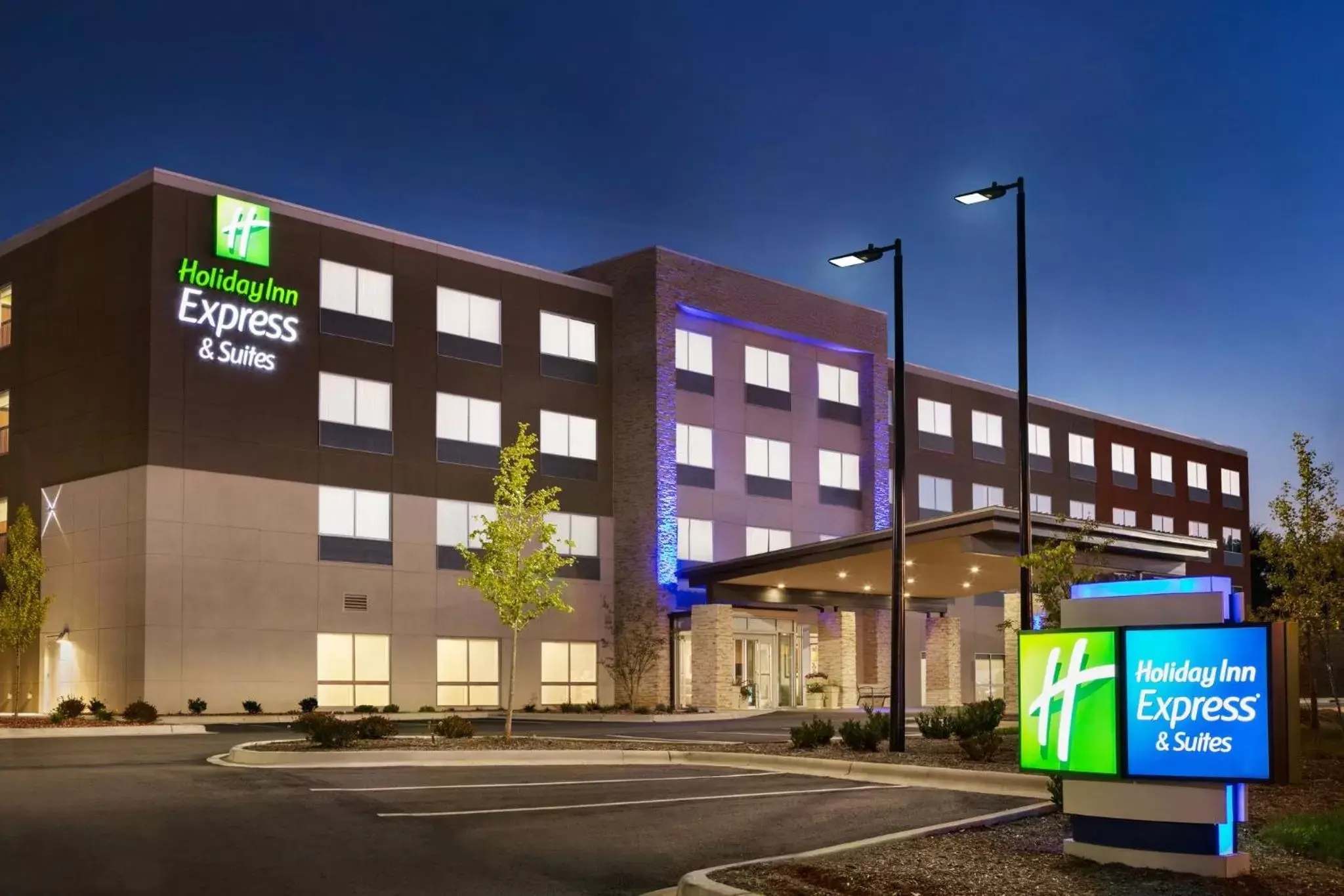 Property Building in Holiday Inn Express & Suites Salisbury, an IHG Hotel