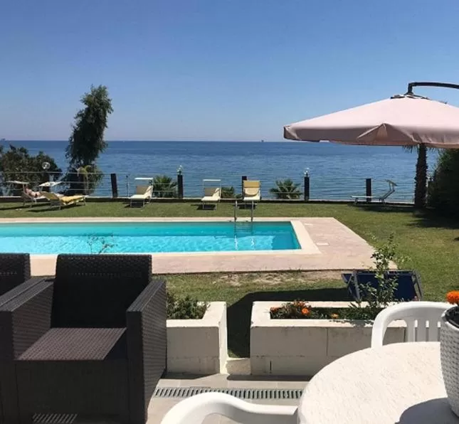 Swimming Pool in Pescasubacquea